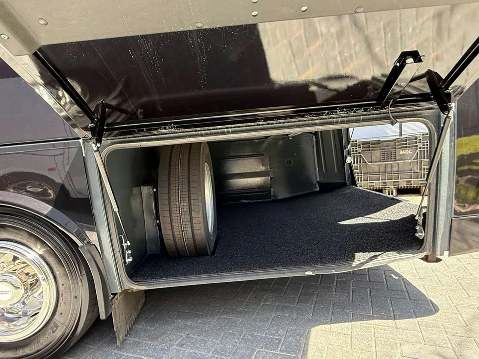 Open side luggage compartment on the Grand Toro II