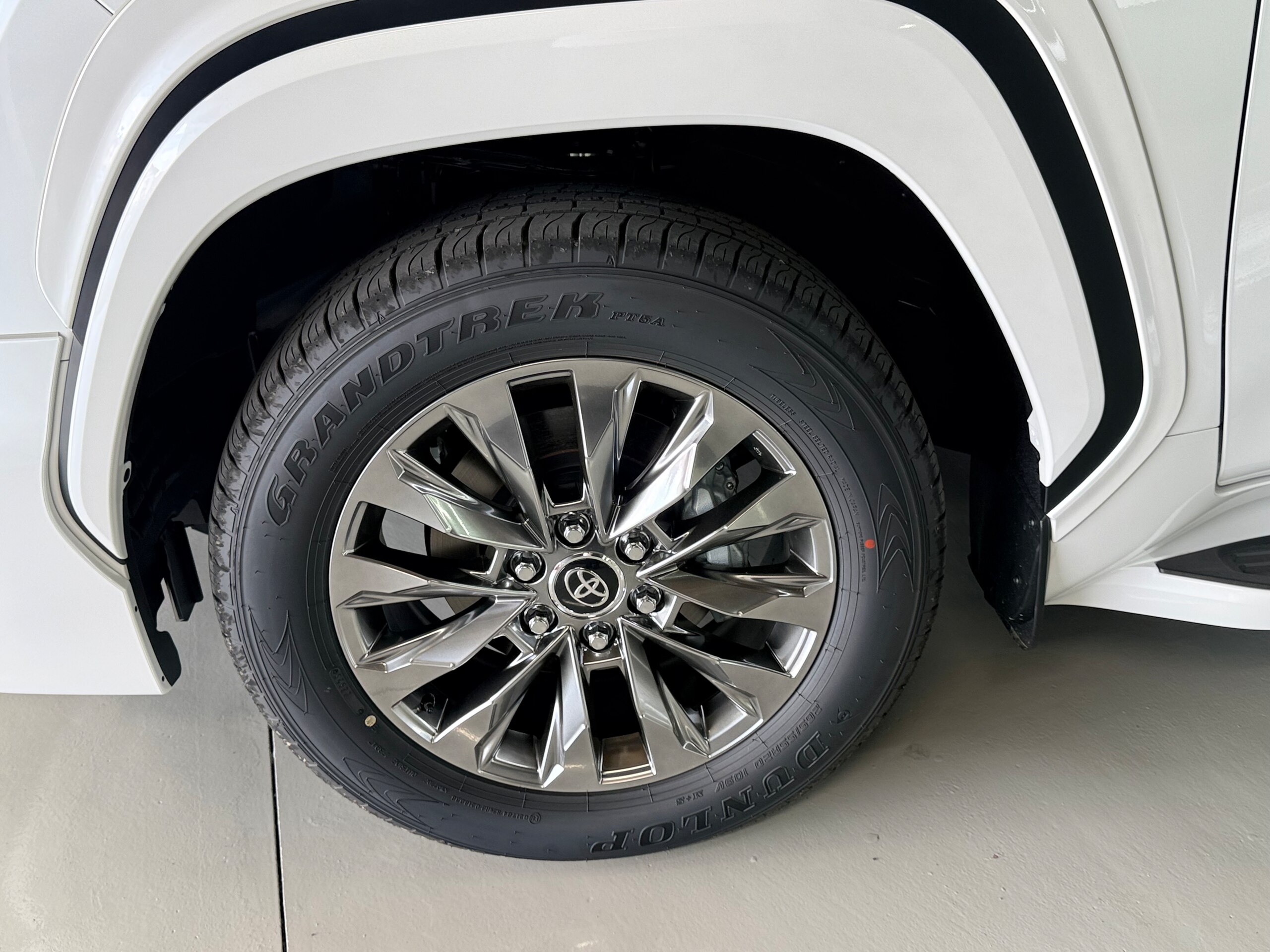  2026 TOYOTA LAND CRUISER 300 ZX 4WD