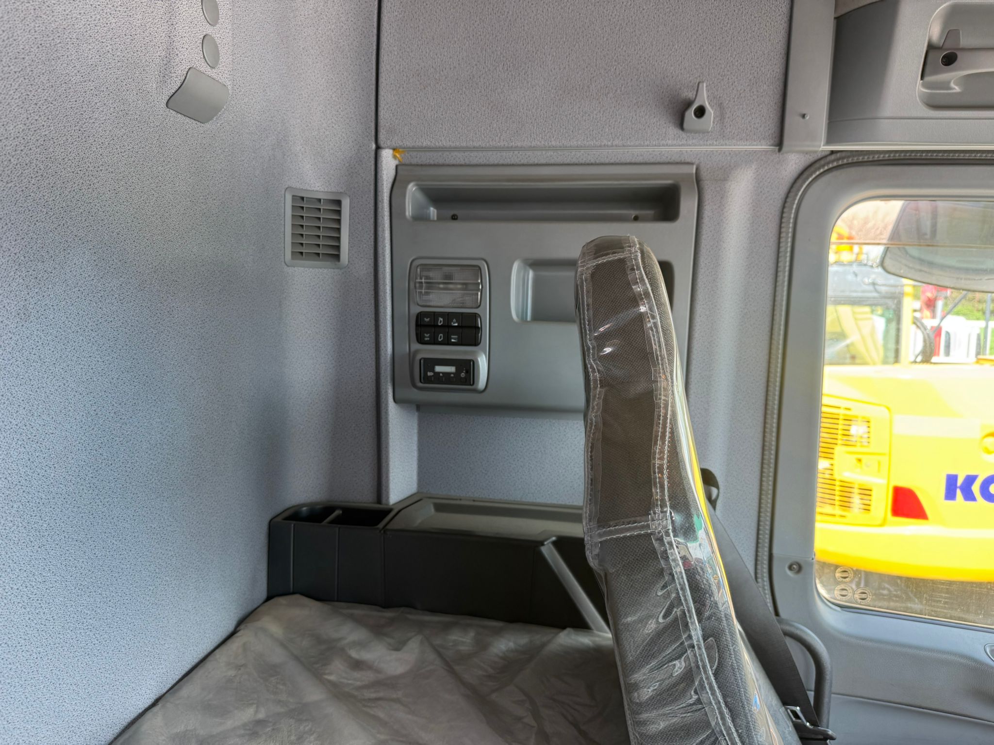  2004 MERCEDES-BENZ ACTROS 2640 | 10 TON DUMP TRUCK  for export from Japan