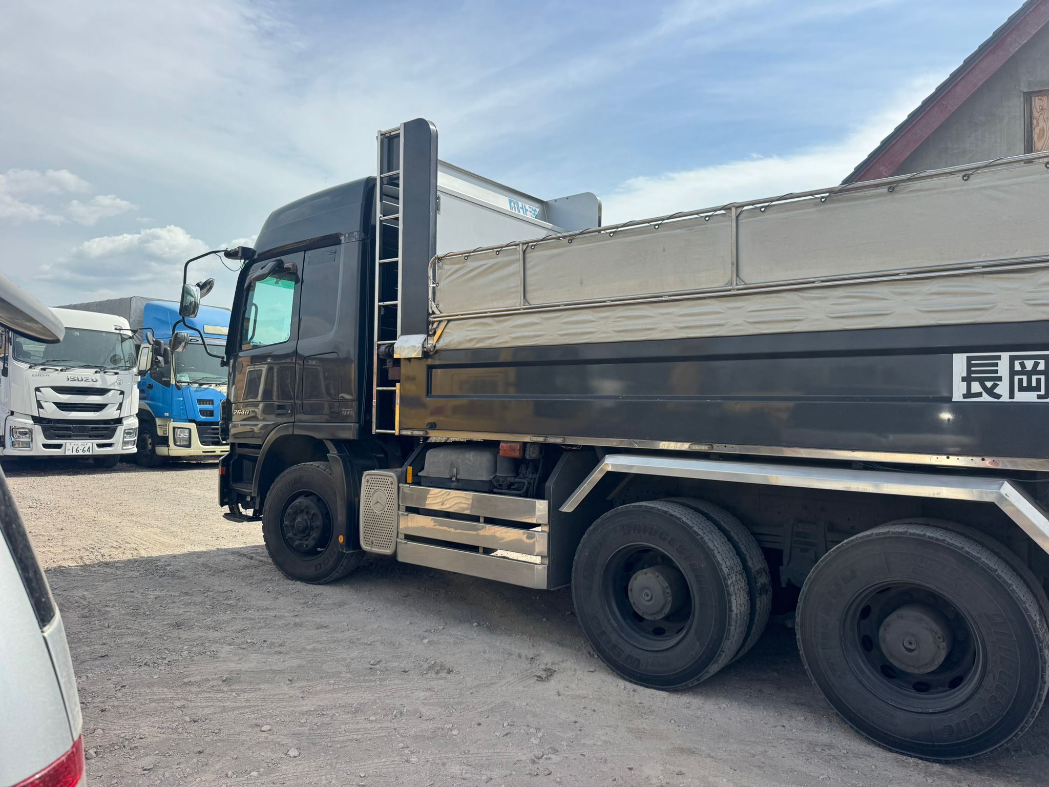  2004 MERCEDES-BENZ ACTROS 2640 | 10 TON DUMP TRUCK  for export from Japan