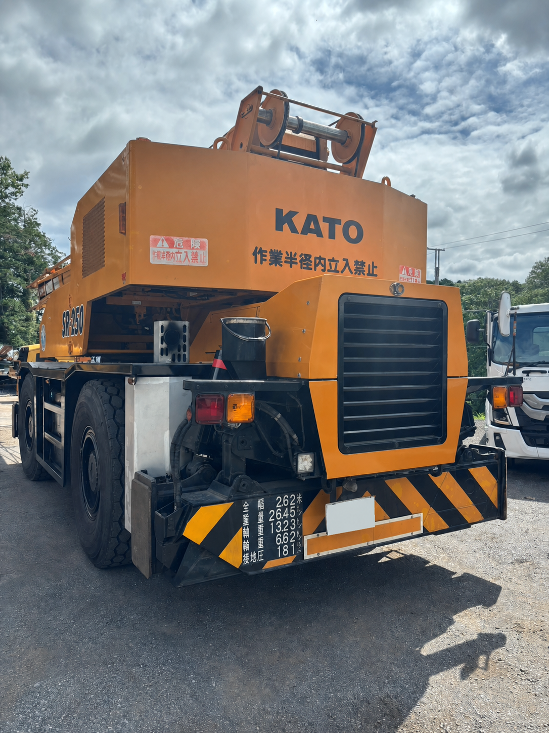 1992 KATO SR-250 25-Ton Rough Terrain Crane for export from Japan