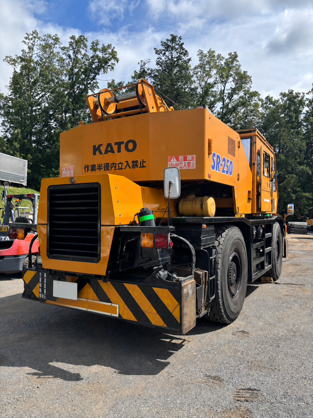 1992 KATO SR-250 25-Ton Rough Terrain Crane for export from Japan