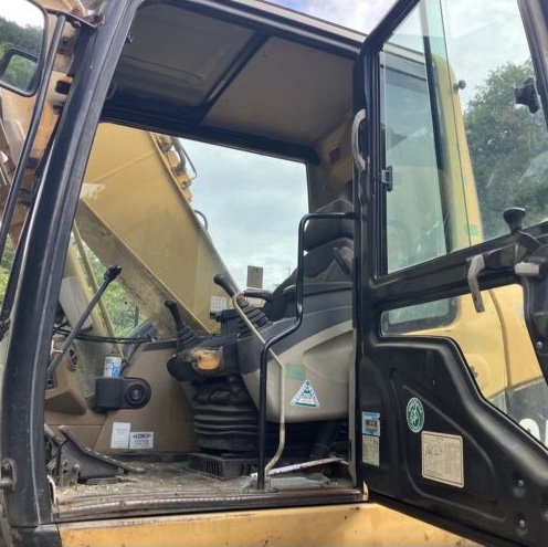 2004 Caterpillar CAT 320C Excavator | 5,611 HRS | Japan Stock for export from Japan