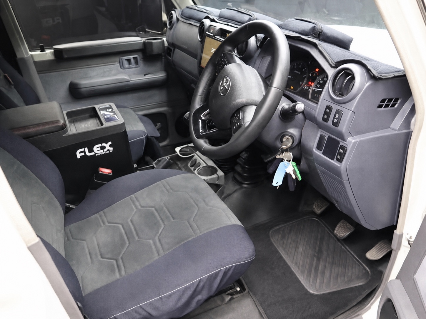 2020 Toyota Land Cruiser 79 LX V8 / 4.5D Double Cab RHD for export from Japan