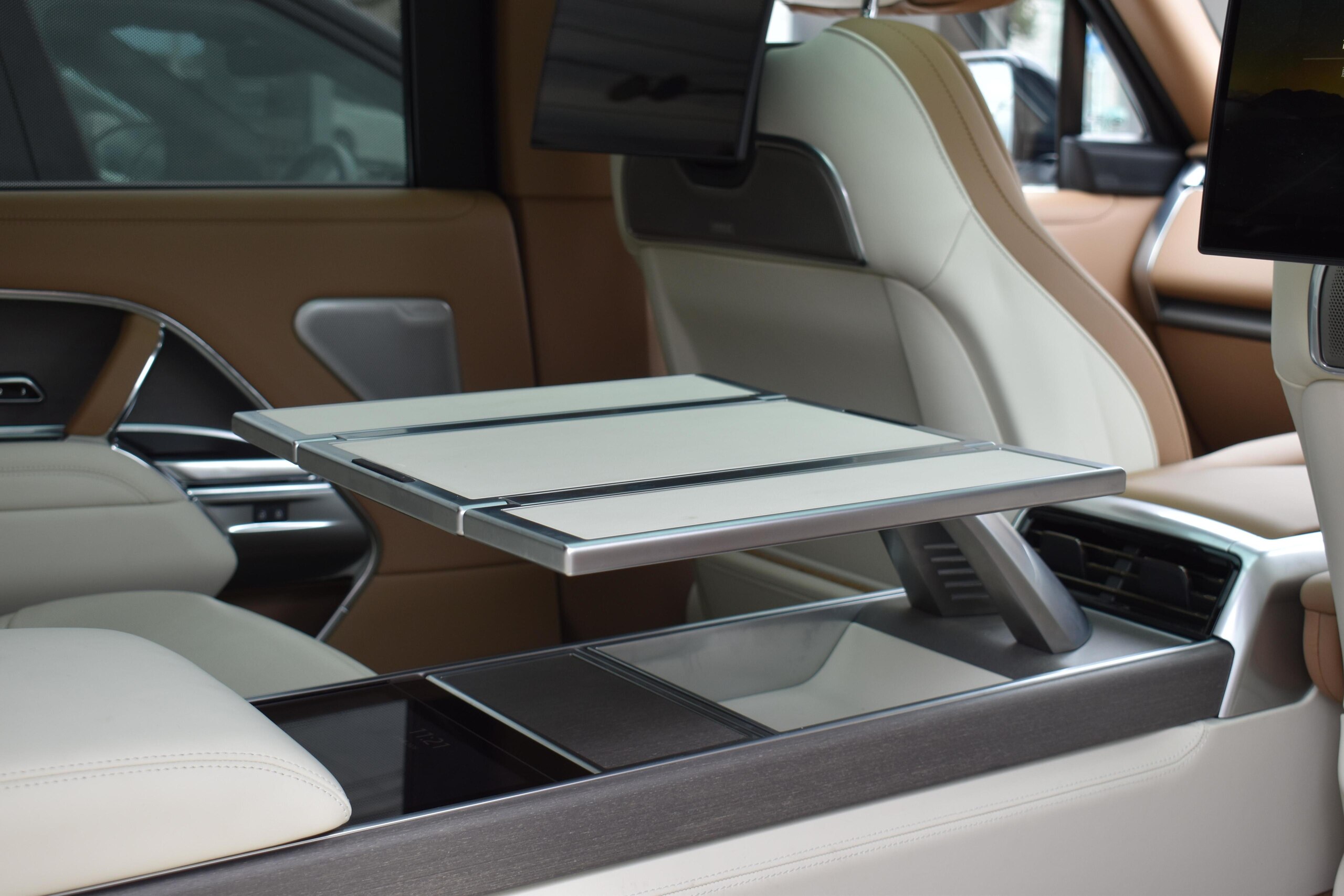 2024 Land Rover Range Rover SV Signature Suite 4.4L P615 Long Wheelbase 4WD for export from Japan