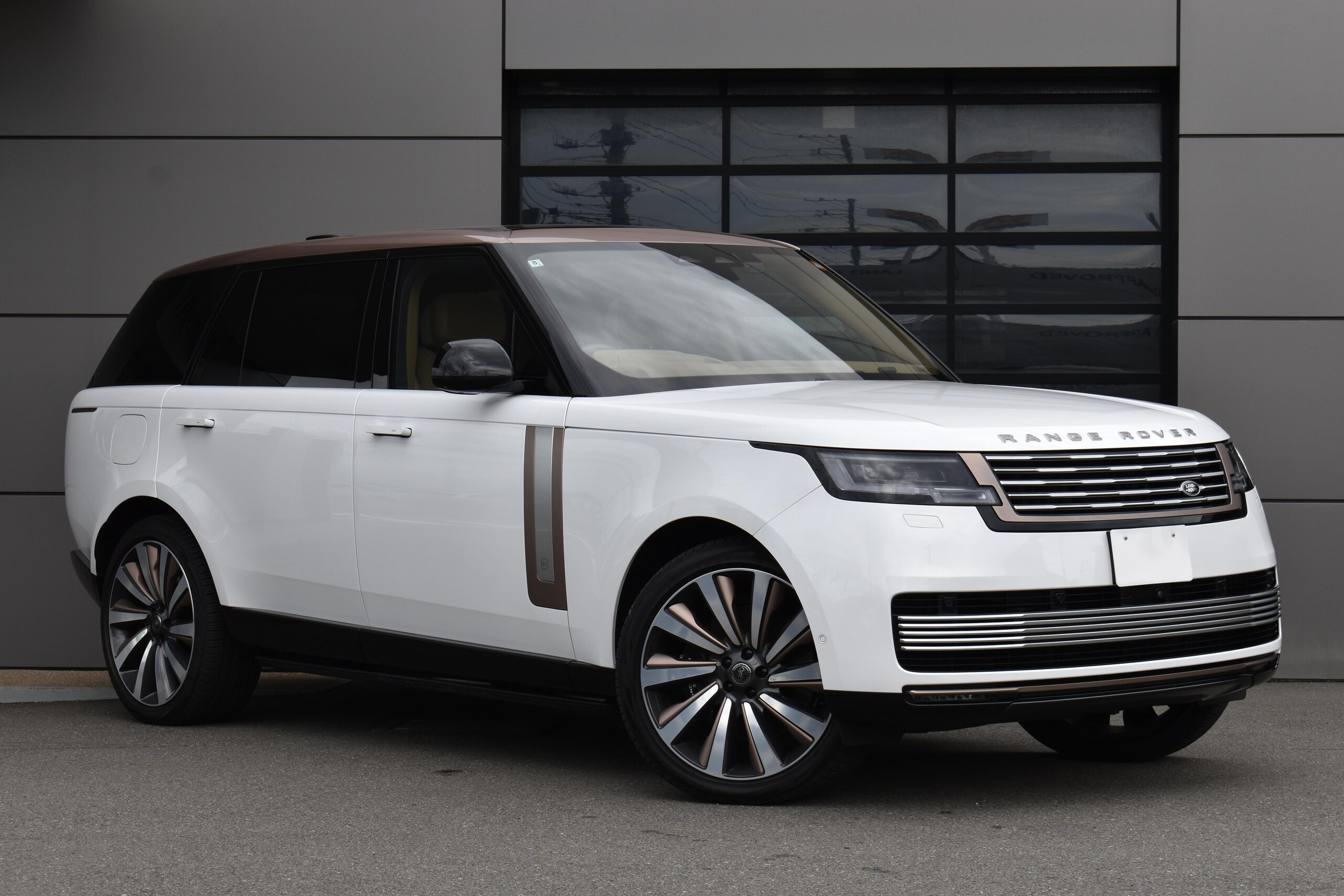 2024 Land Rover Range Rover SV Signature Suite 4.4L P615 Long Wheelbase 4WD for export from Japan