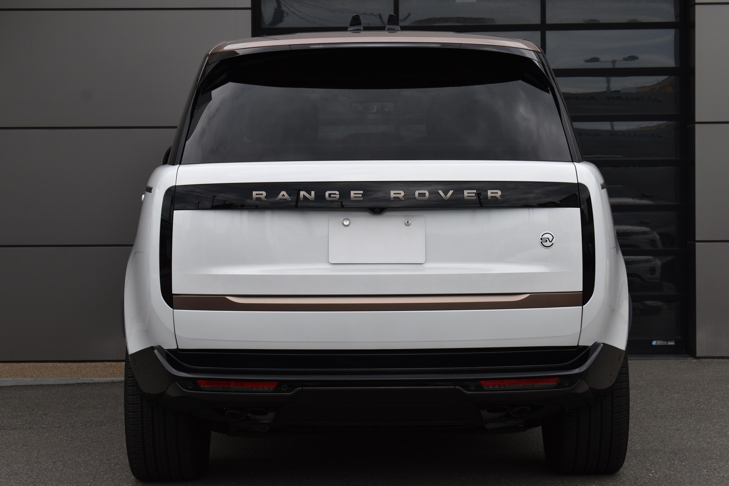 2024 Land Rover Range Rover SV Signature Suite 4.4L P615 Long Wheelbase 4WD for export from Japan