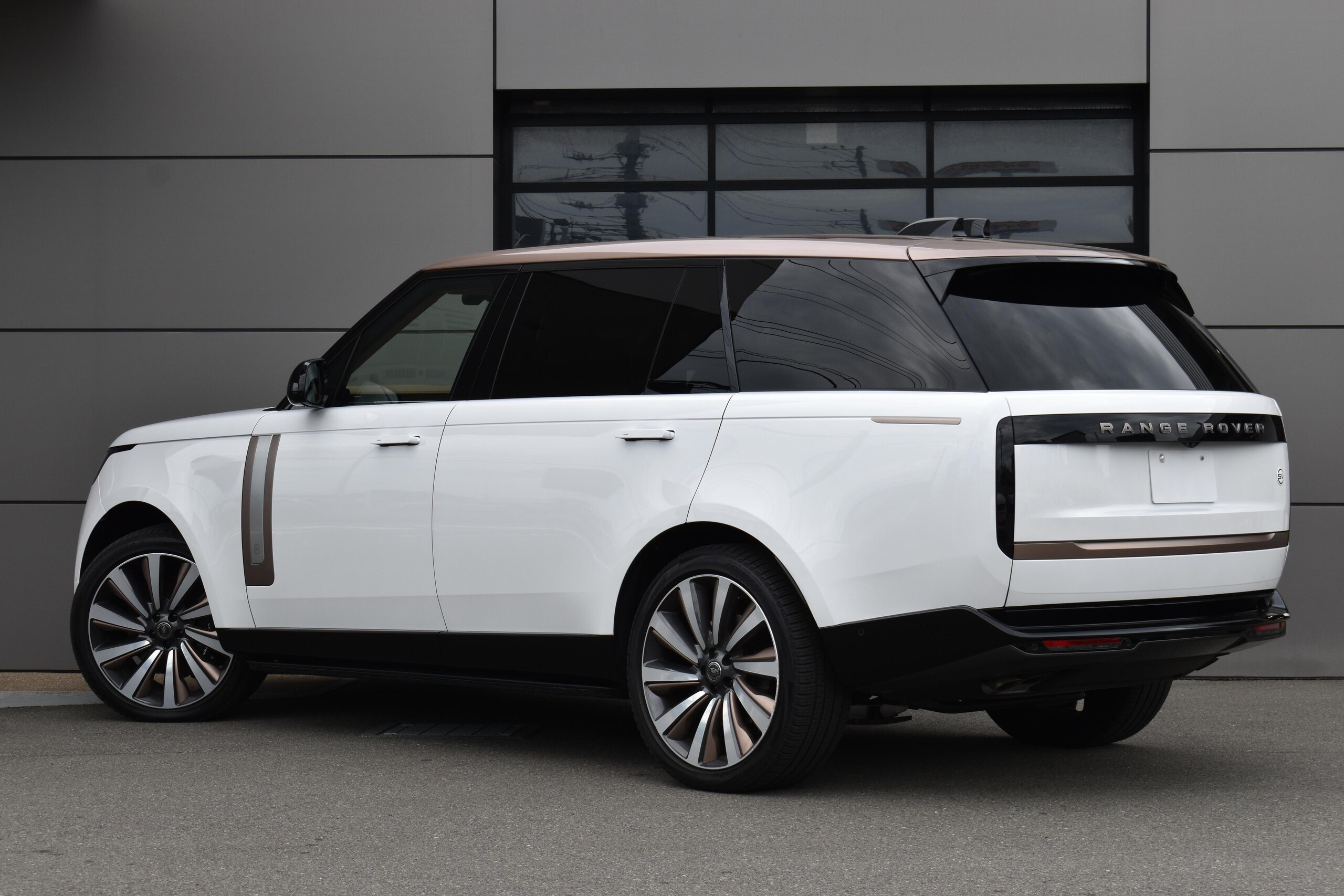 2024 Land Rover Range Rover SV Signature Suite 4.4L P615 Long Wheelbase 4WD for export from Japan