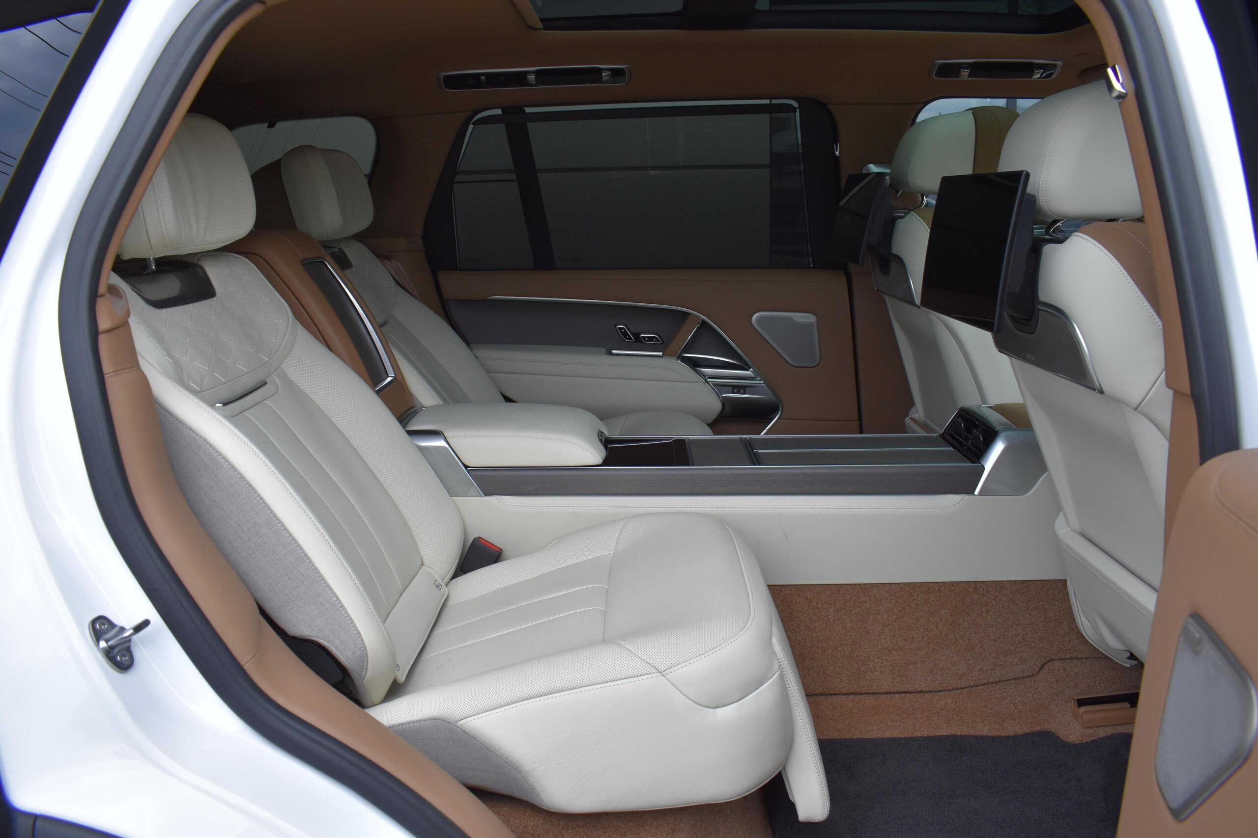 2024 Land Rover Range Rover SV Signature Suite 4.4L P615 Long Wheelbase 4WD for export from Japan