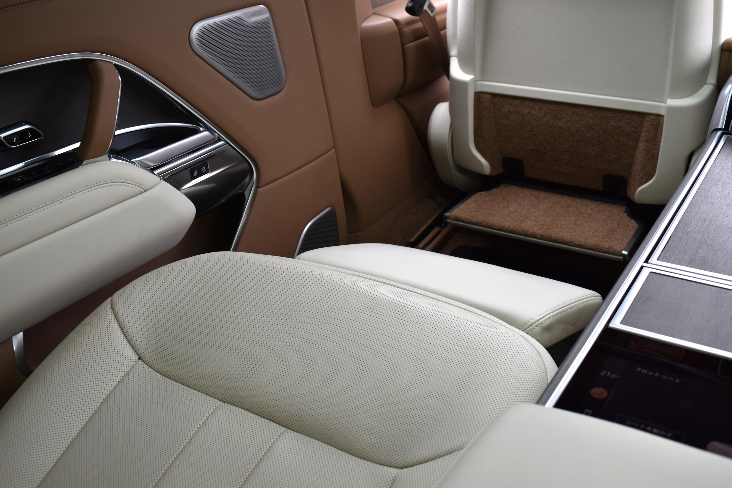 2024 Land Rover Range Rover SV Signature Suite 4.4L P615 Long Wheelbase 4WD for export from Japan