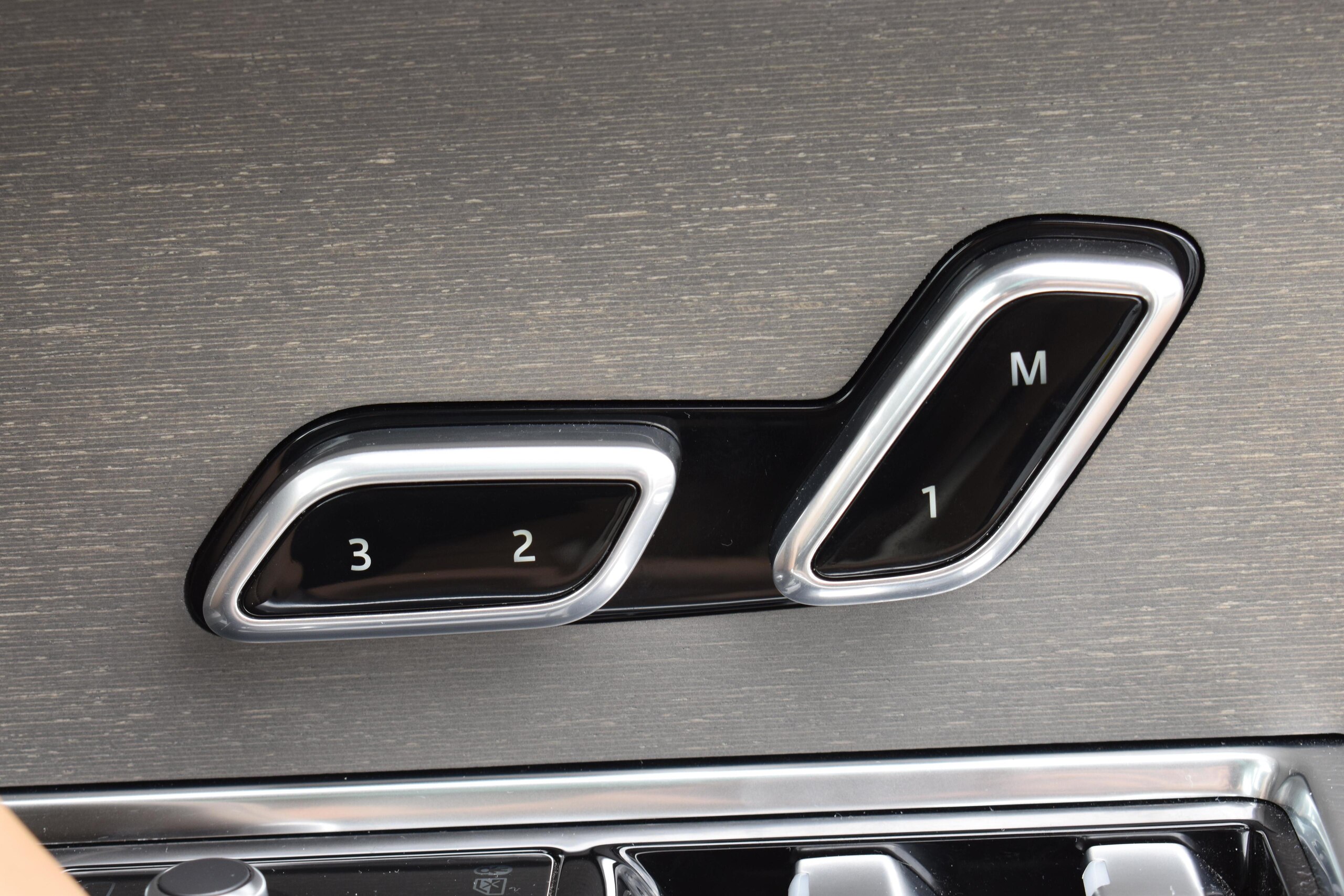 2024 Land Rover Range Rover SV Signature Suite 4.4L P615 Long Wheelbase 4WD for export from Japan