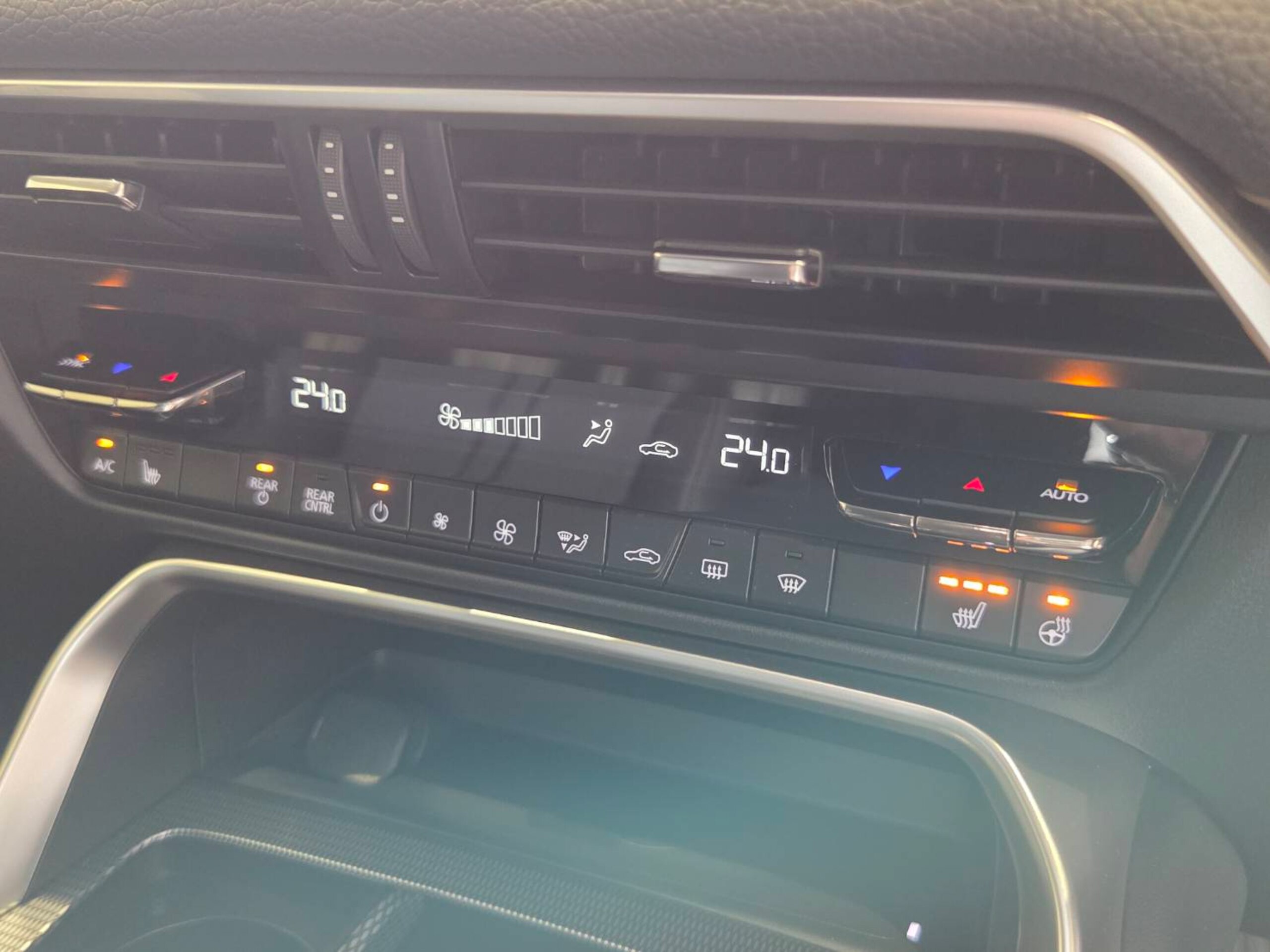 2024 Mazda CX-80 XD L Package 3.3 Diesel Turbo for export from Japan