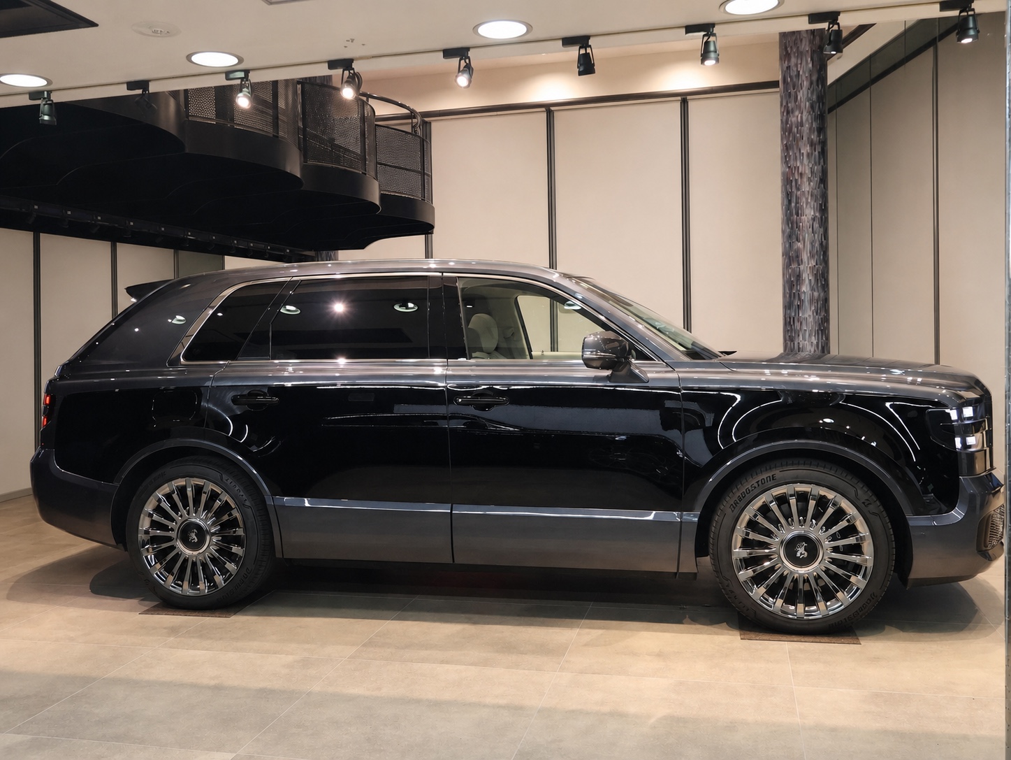 2025 Toyota Century SUV 3.5L Plug-in Hybrid 4WD 4-Seater for export from Japan