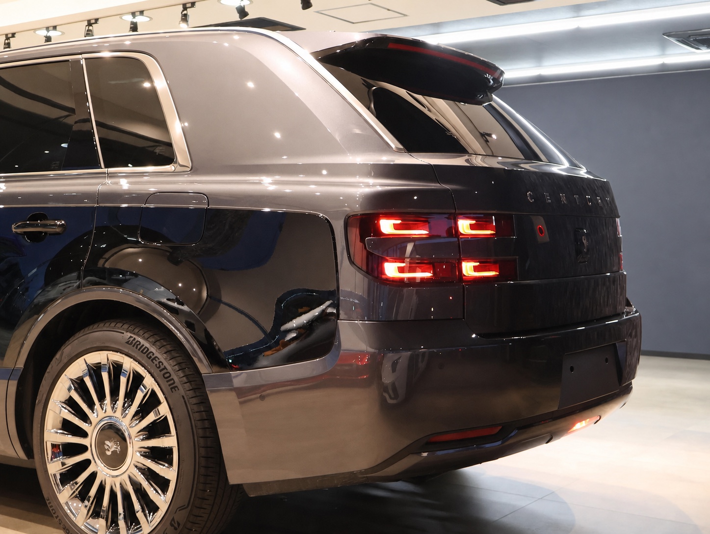 2025 Toyota Century SUV 3.5L Plug-in Hybrid 4WD 4-Seater for export from Japan