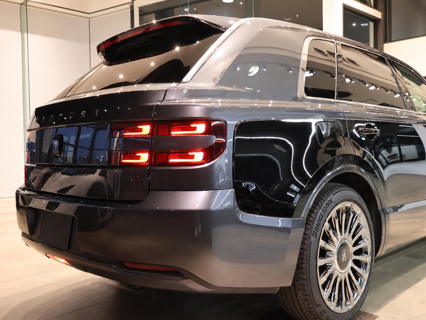 2025 Toyota Century SUV 3.5L Plug-in Hybrid 4WD 4-Seater for export from Japan
