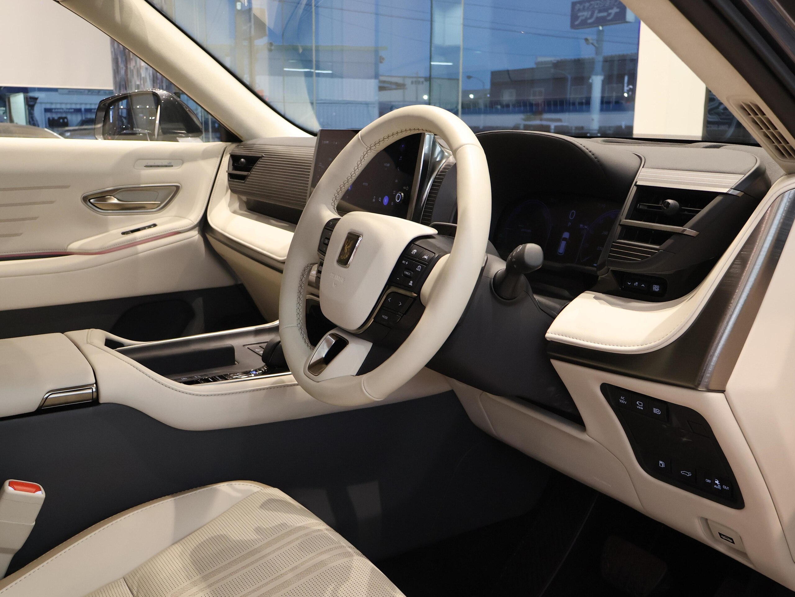 2025 Toyota Century SUV 3.5L Plug-in Hybrid 4WD 4-Seater for export from Japan