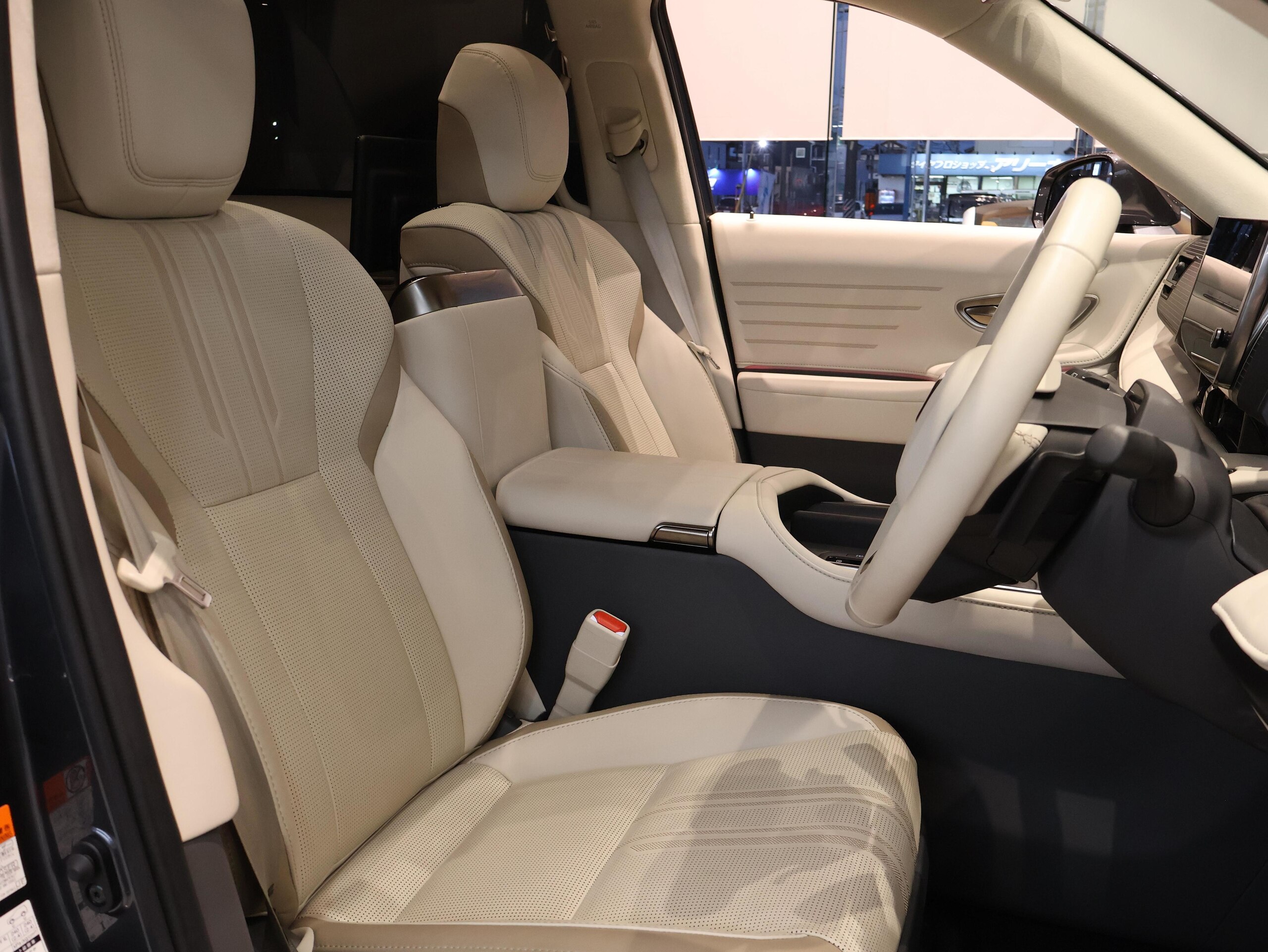 2025 Toyota Century SUV 3.5L Plug-in Hybrid 4WD 4-Seater for export from Japan