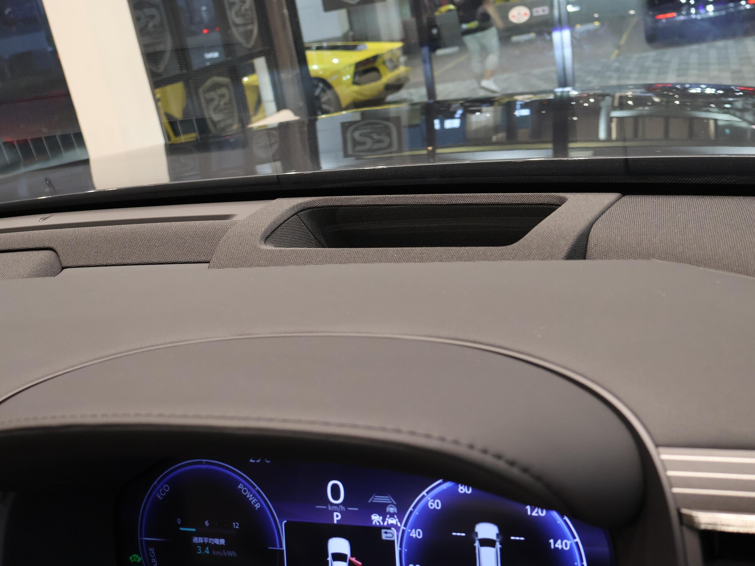 2025 Toyota Century SUV 3.5L Plug-in Hybrid 4WD 4-Seater for export from Japan