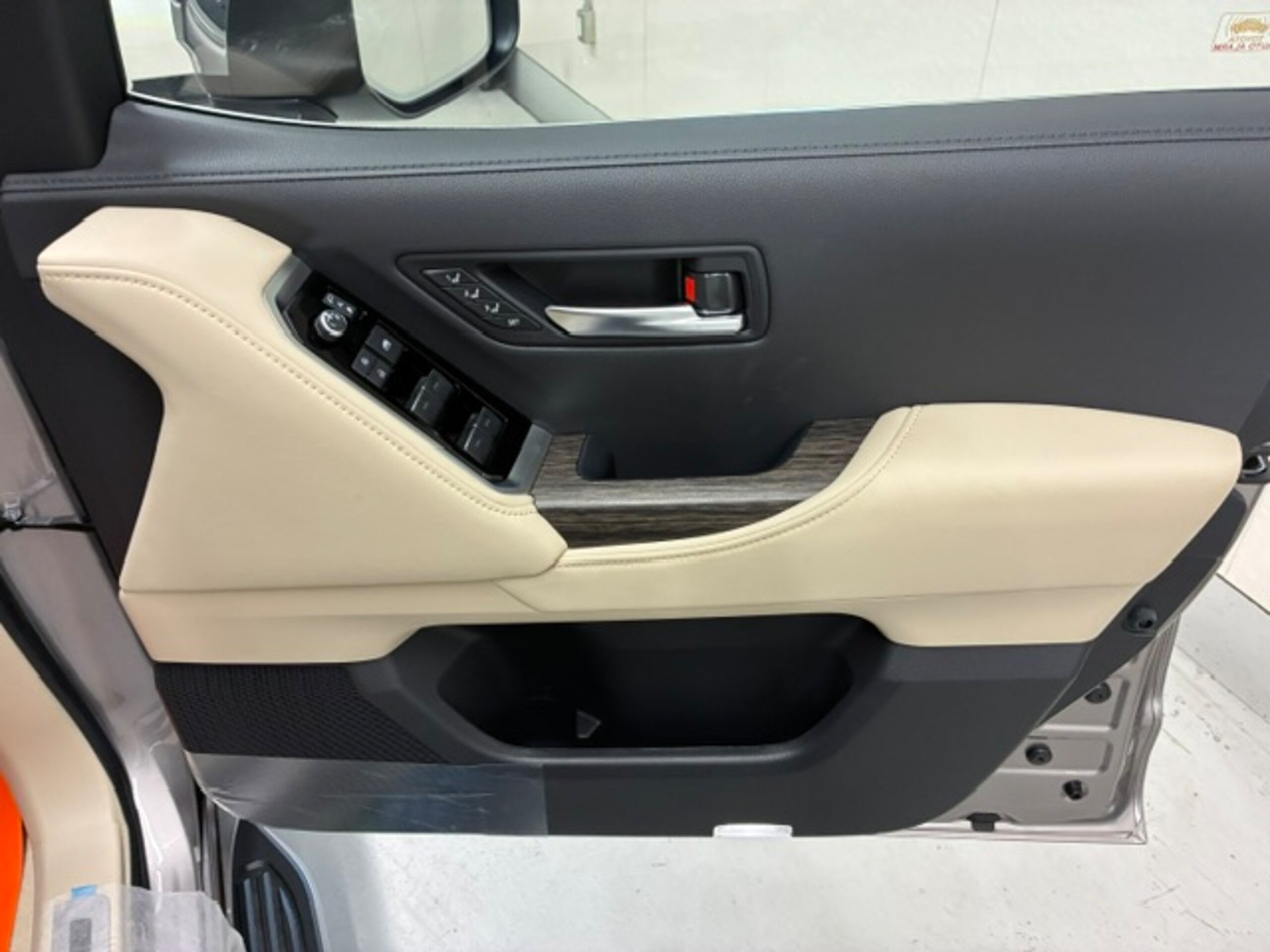 2025 Toyota Land Cruiser 300 3.5 ZX 4WD for export from Japan