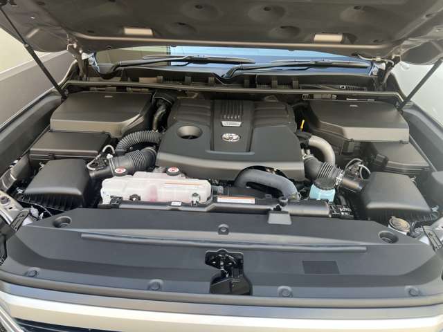 2025 Toyota Land Cruiser 300 ZX Modelista 3.5L Twin-Turbo 4WD for export from Japan