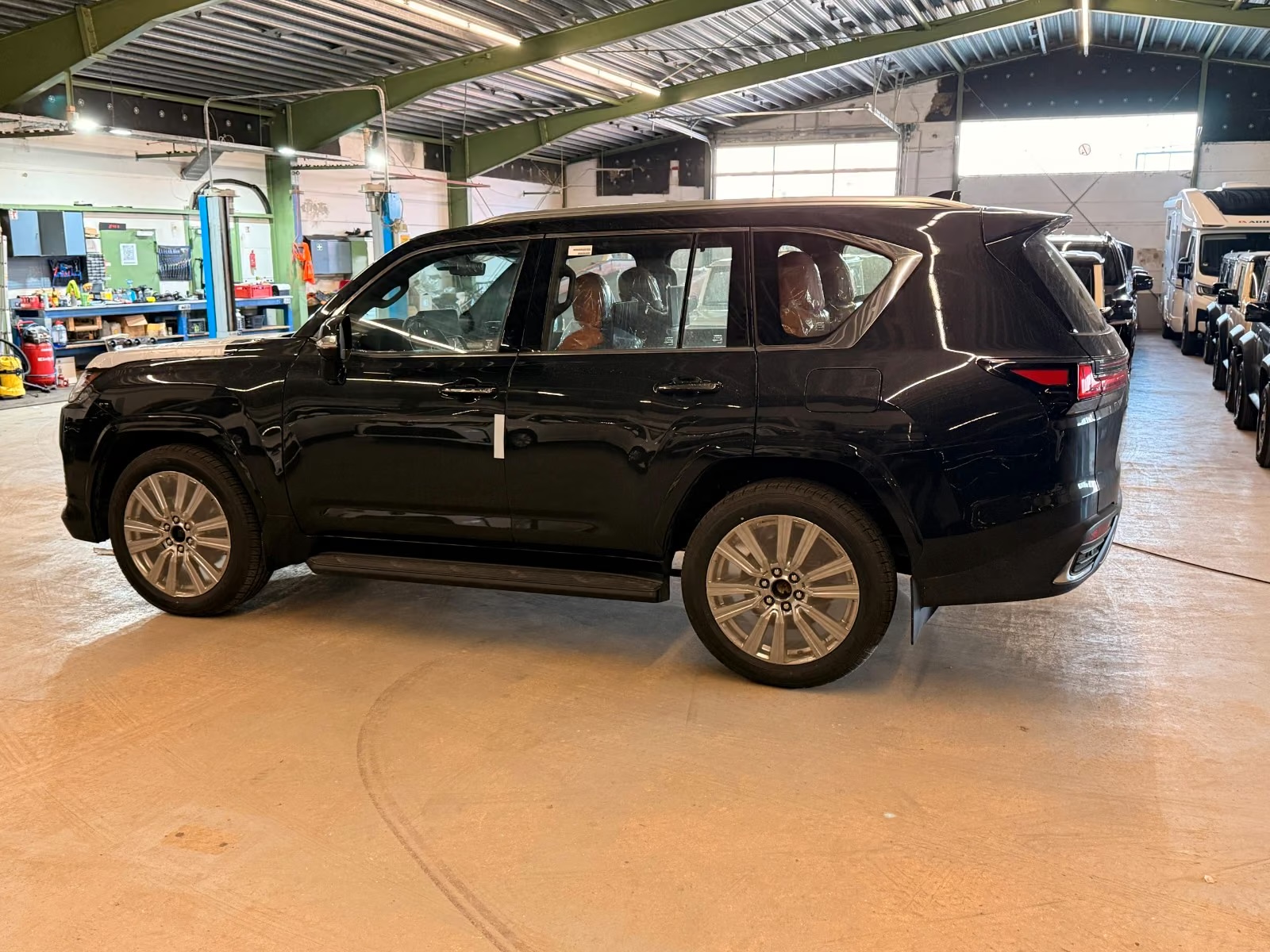 2026 Lexus LX 500d VIP 4-Seater / 3.3L Twin-Turbo Diesel AWD for export from Japan