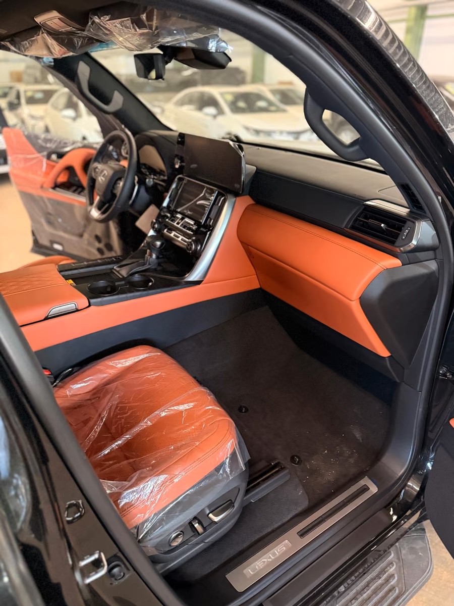 2026 Lexus LX 500d VIP 4-Seater / 3.3L Twin-Turbo Diesel AWD for export from Japan