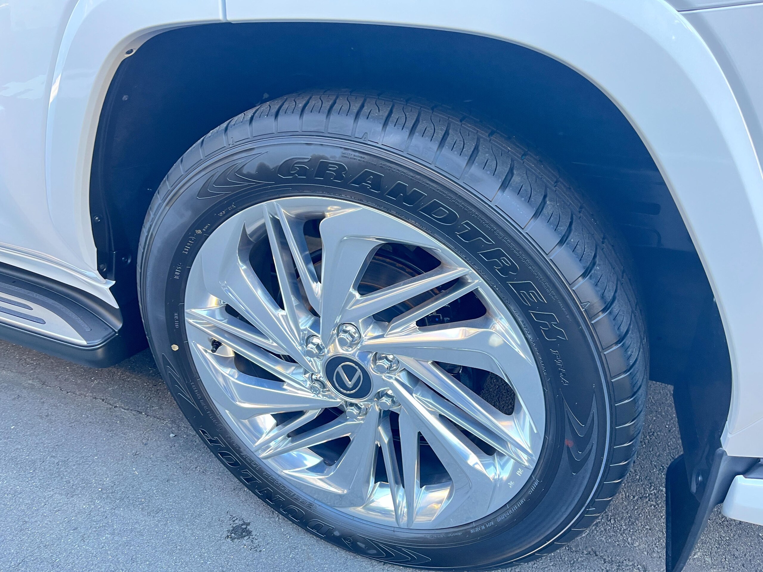 2026 Lexus LX 600 4WD / Modellista Aero, 22-Inch Alloys & Mark Levinson for export from Japan