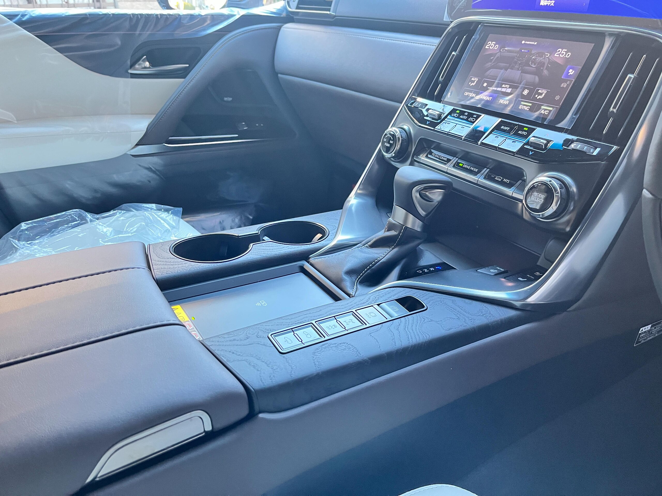 2026 Lexus LX 600 4WD / Modellista Aero, 22-Inch Alloys & Mark Levinson for export from Japan