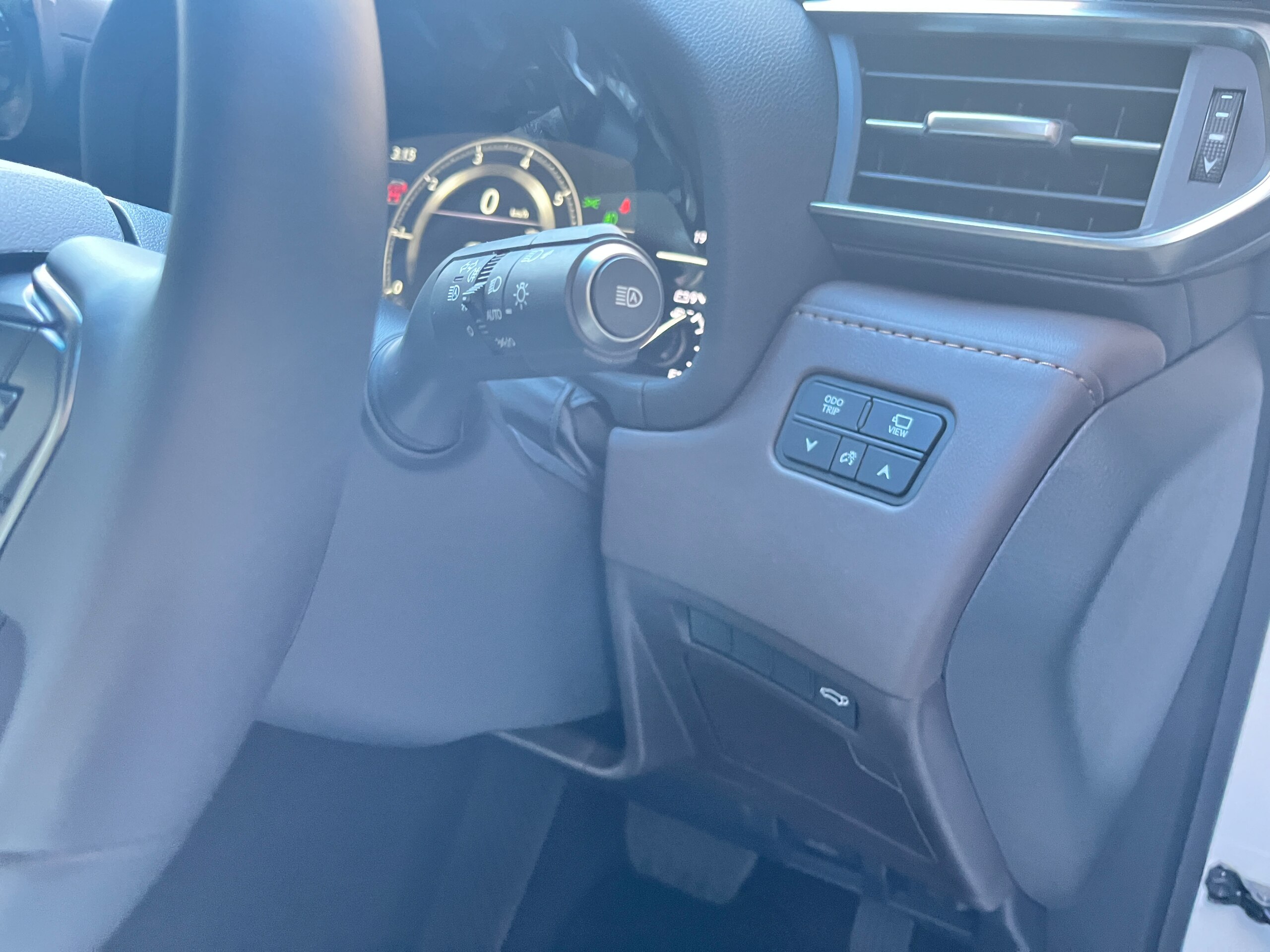 2026 Lexus LX 600 4WD / Modellista Aero, 22-Inch Alloys & Mark Levinson for export from Japan
