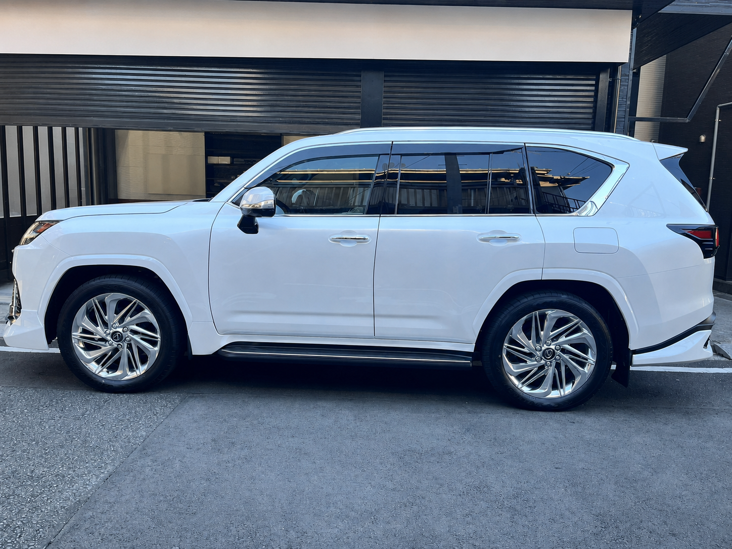 2026 Lexus LX 600 4WD / Modellista Aero, 22-Inch Alloys & Mark Levinson for export from Japan