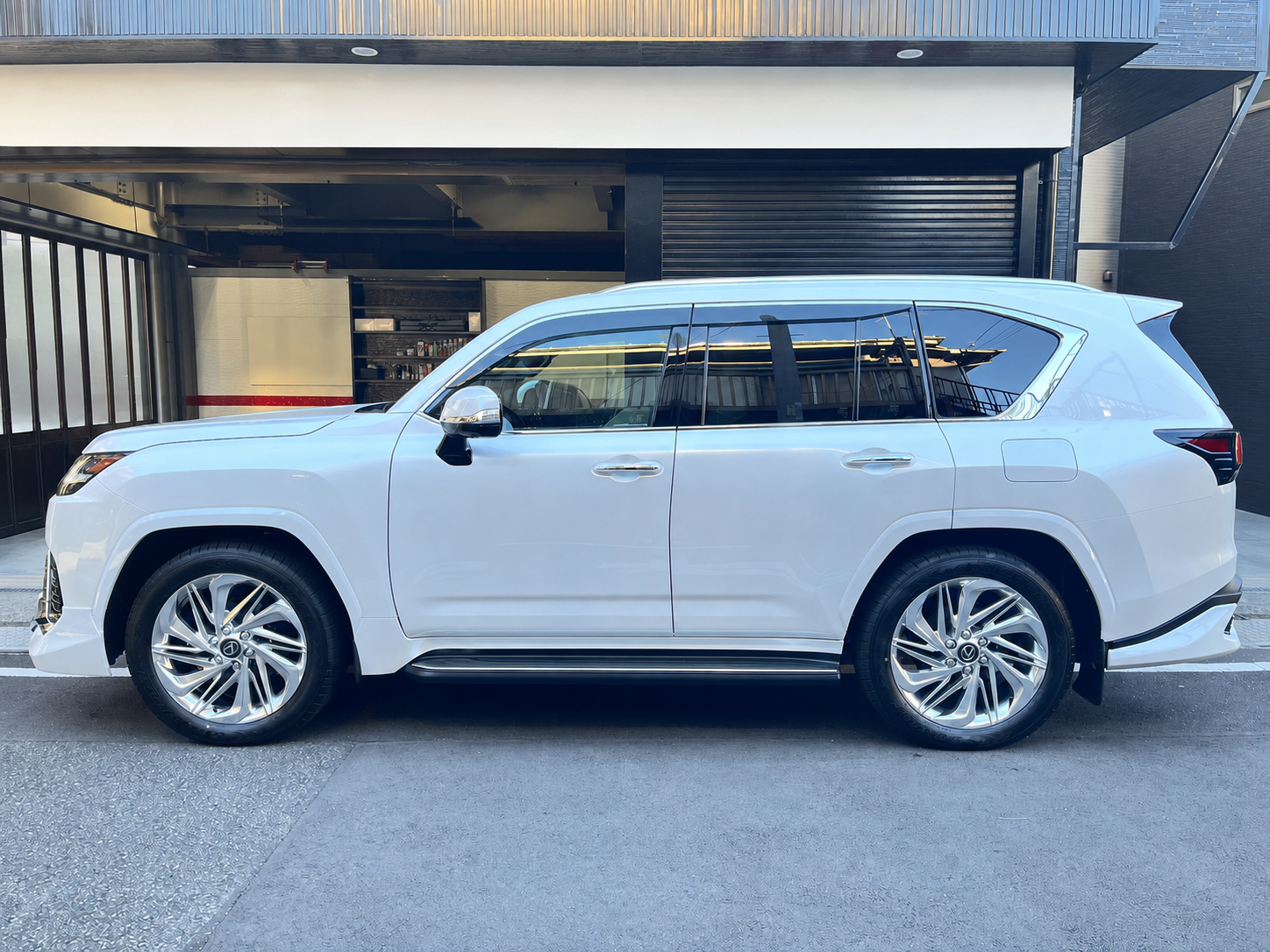 2026 Lexus LX 600 4WD / Modellista Aero, 22-Inch Alloys & Mark Levinson for export from Japan