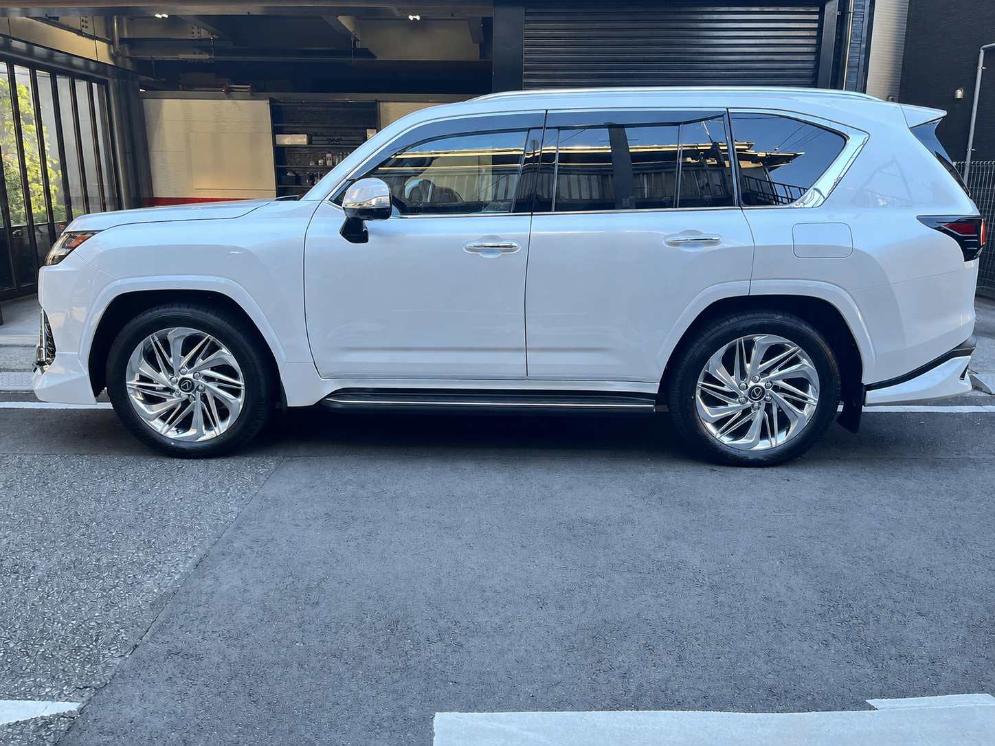 2026 Lexus LX 600 4WD / Modellista Aero, 22-Inch Alloys & Mark Levinson for export from Japan