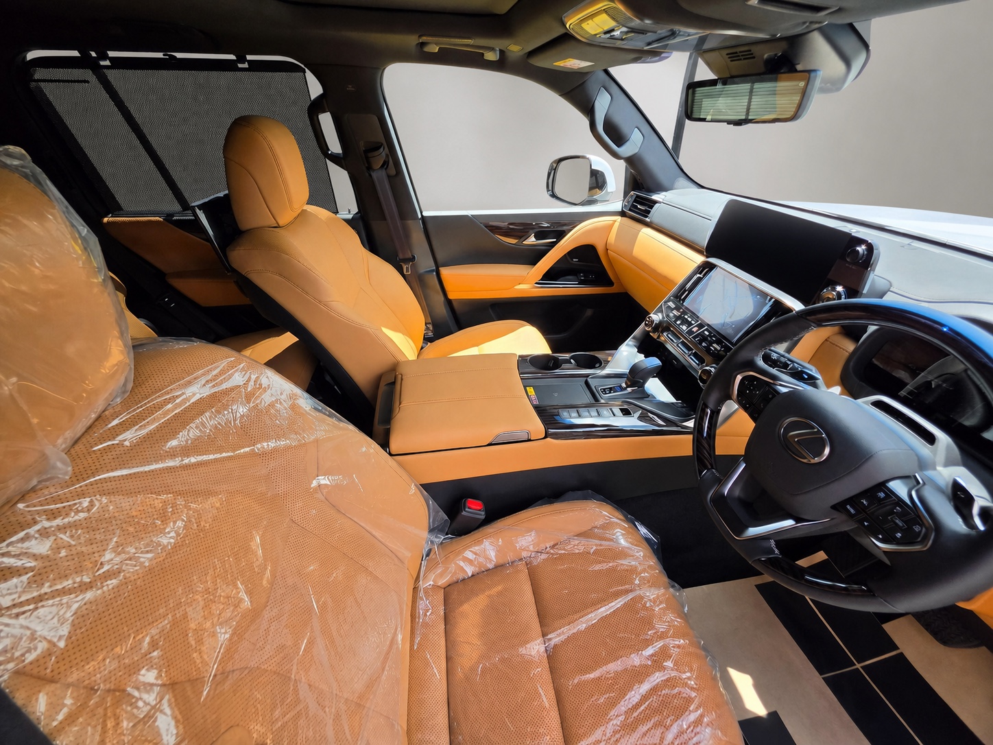 2026 Lexus LX 700h 4WD / Rear Entertainment, Mark Levinson & Modellista for export from Japan