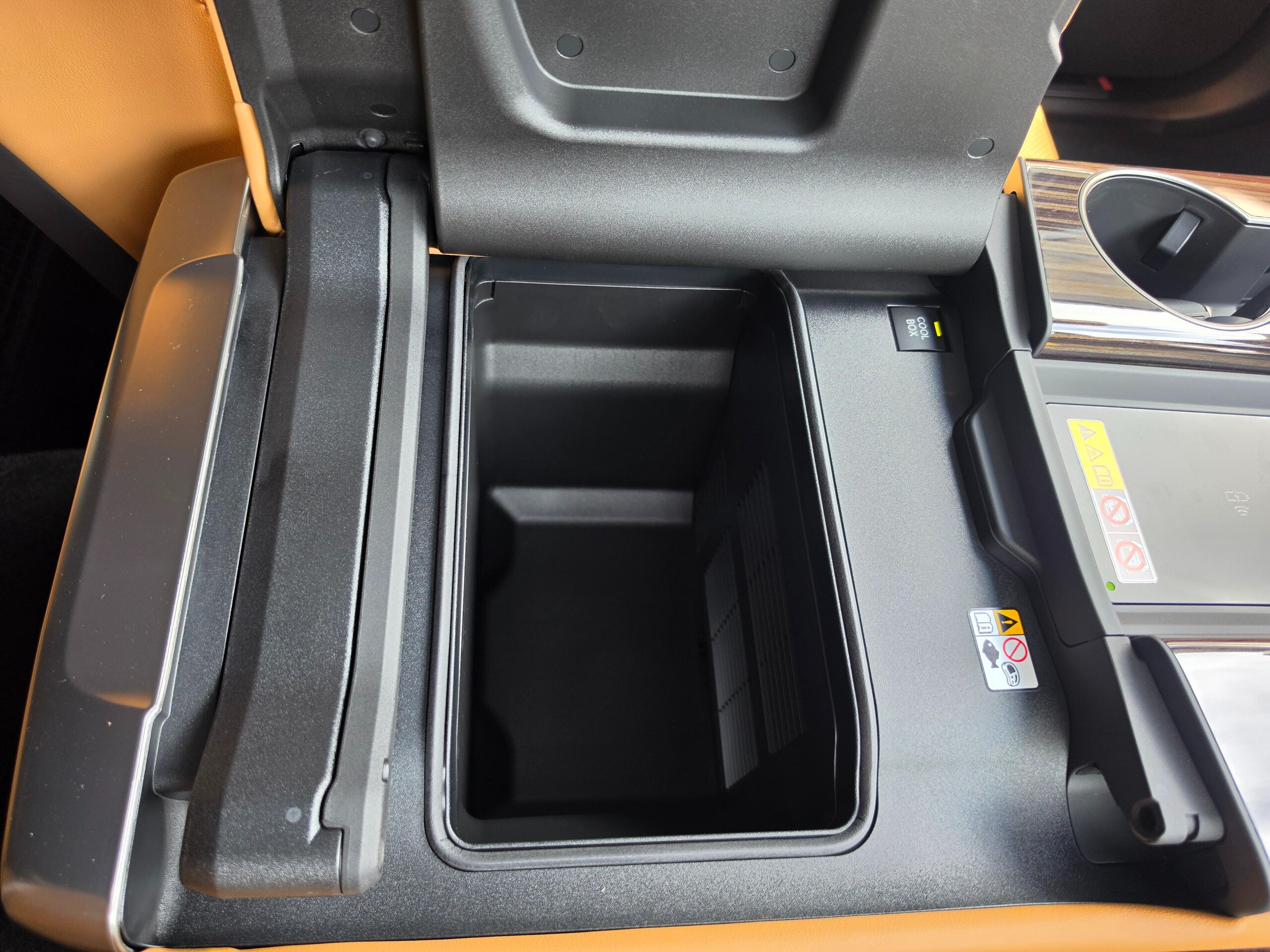 2026 Lexus LX 700h 4WD / Rear Entertainment, Mark Levinson & Modellista for export from Japan