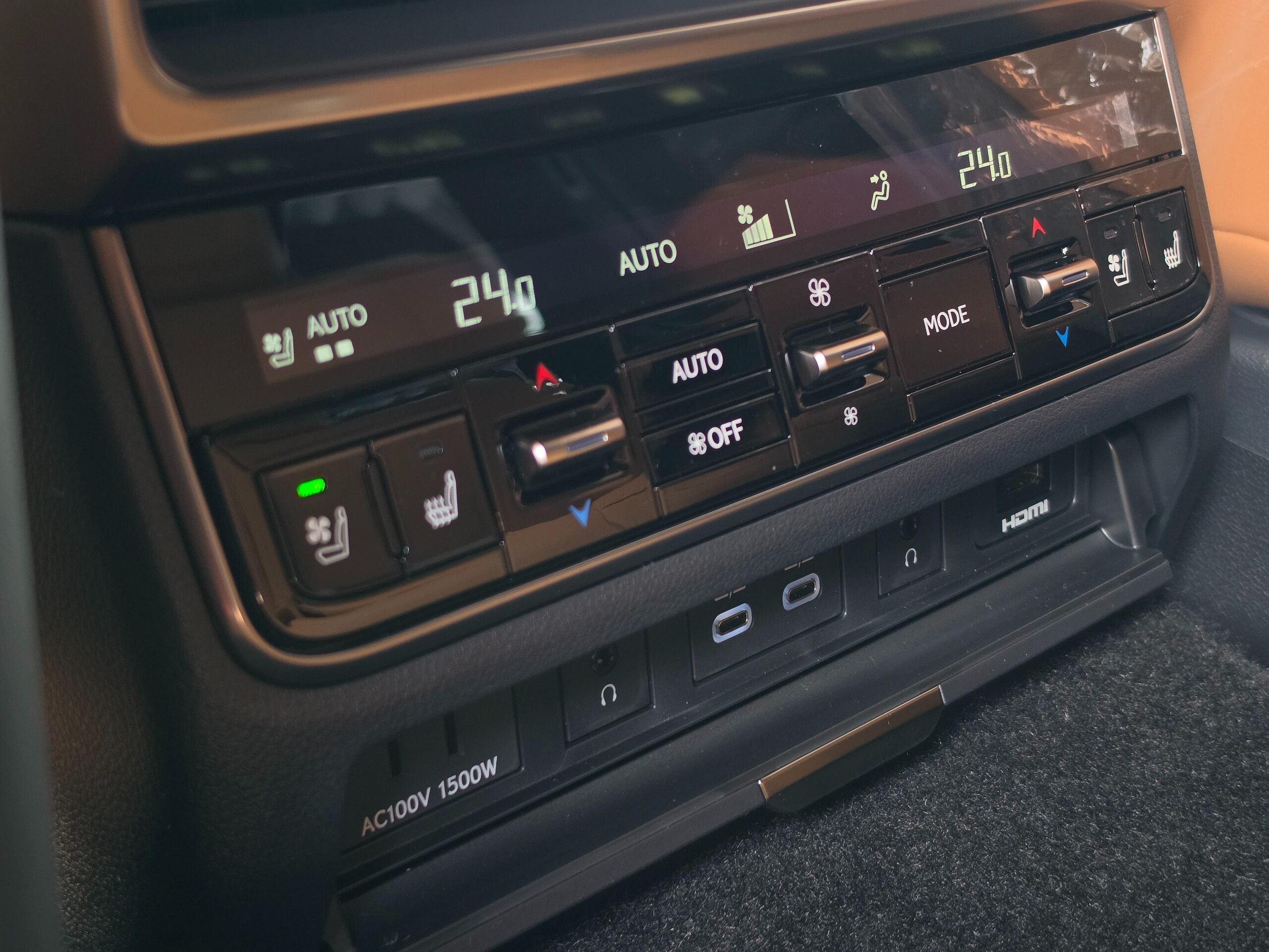2026 Lexus LX 700h 4WD / Rear Entertainment, Mark Levinson & Modellista for export from Japan