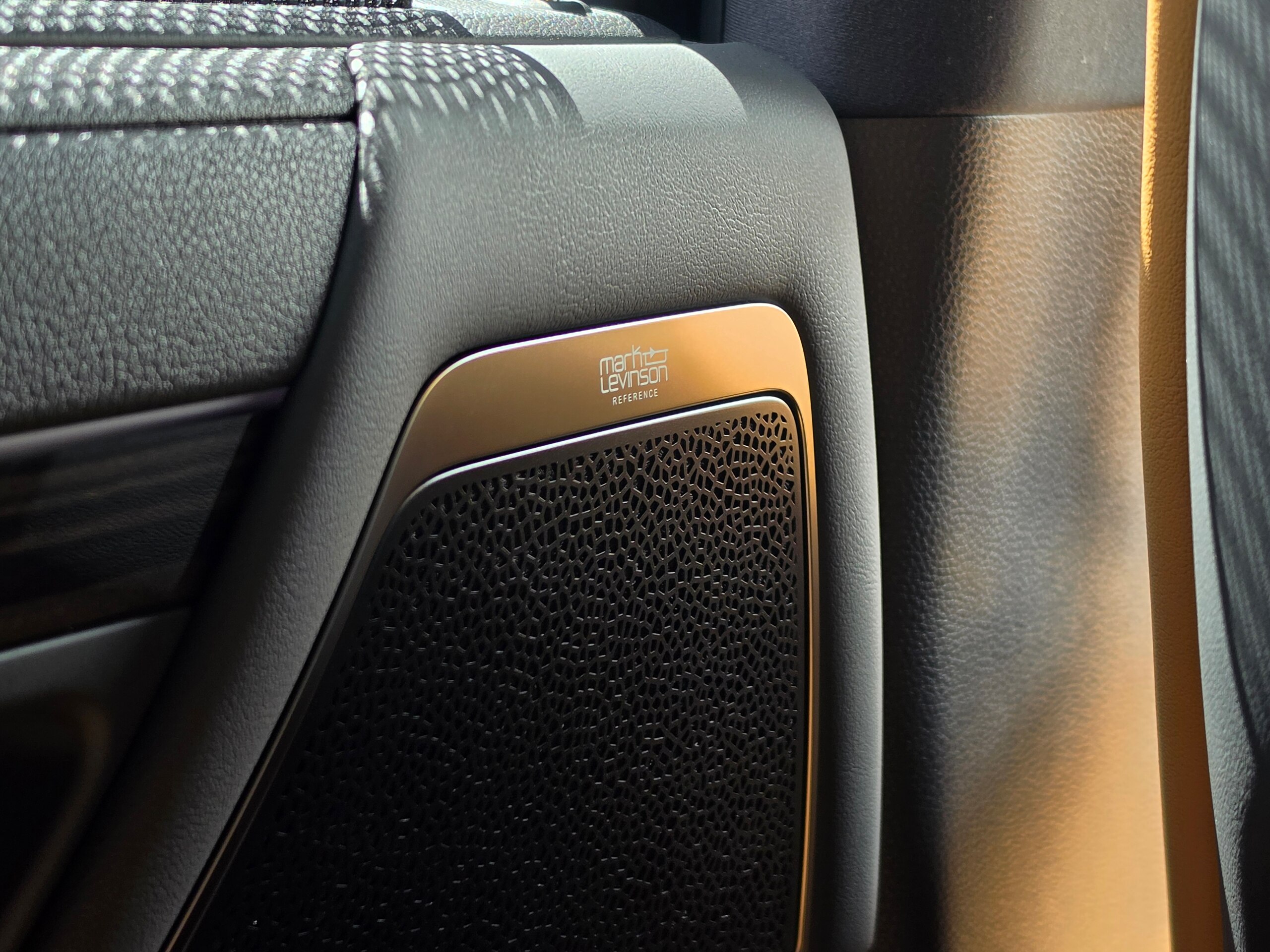 2026 Lexus LX 700h 4WD / Rear Entertainment, Mark Levinson & Modellista for export from Japan