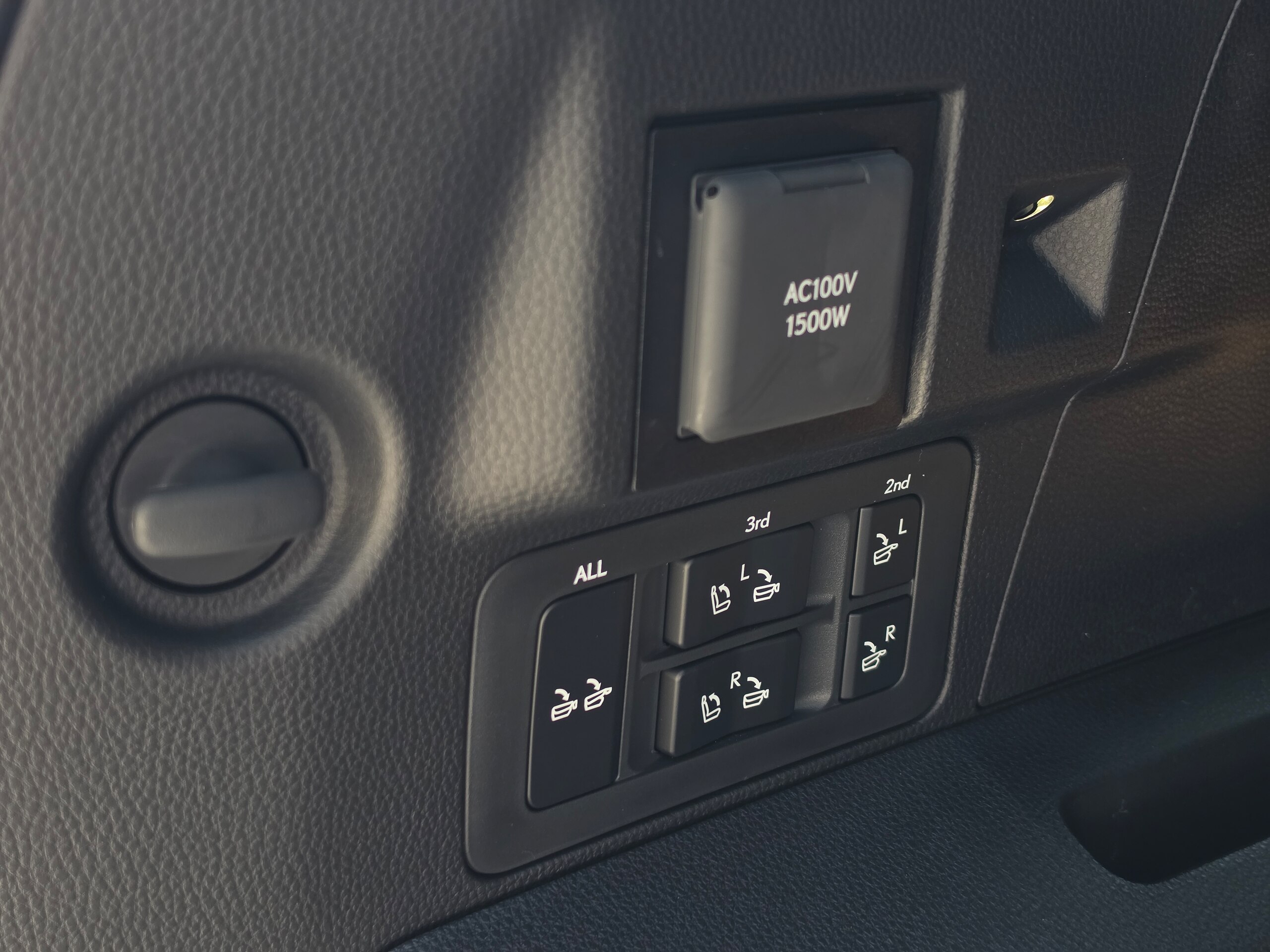 2026 Lexus LX 700h 4WD / Rear Entertainment, Mark Levinson & Modellista for export from Japan