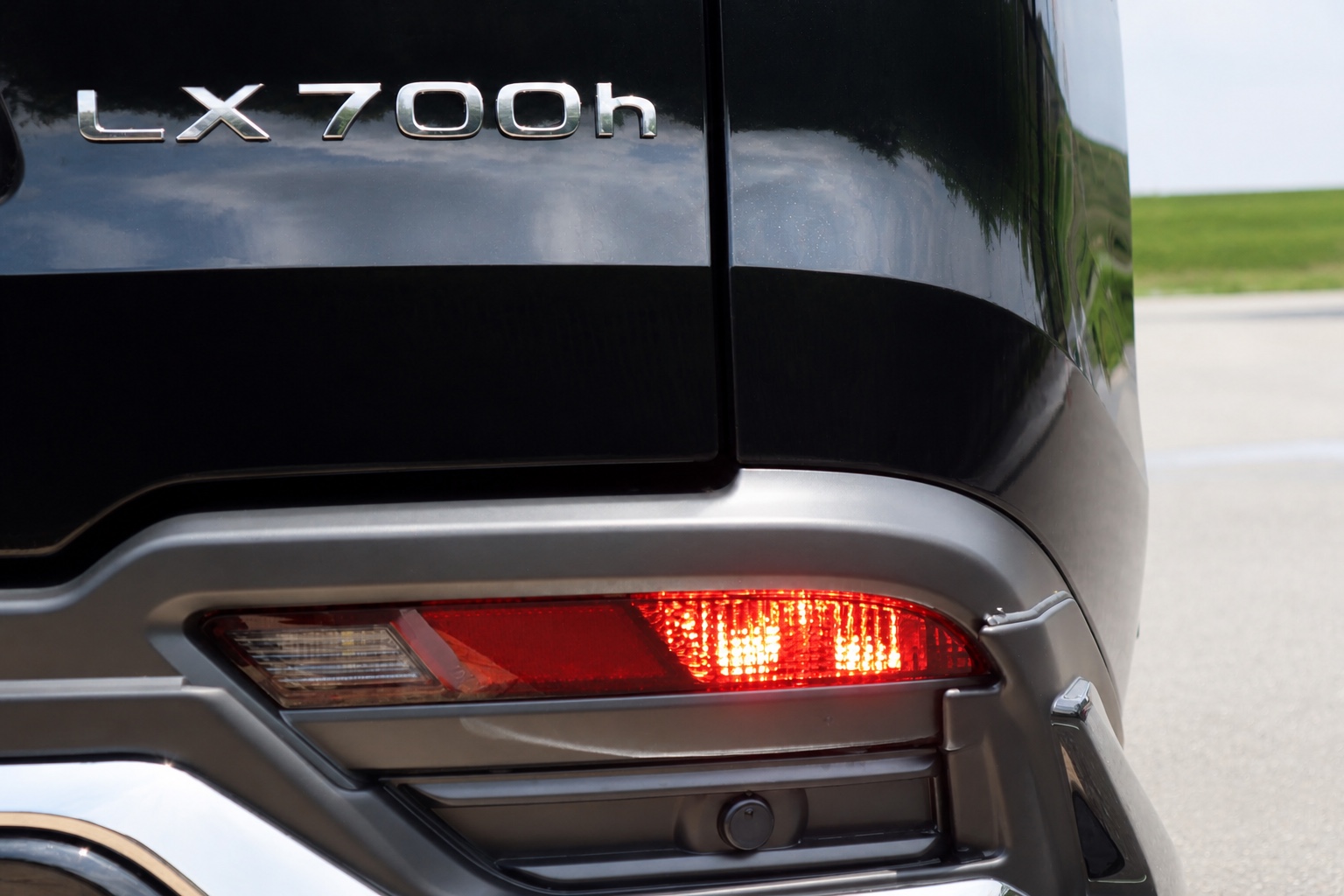 2026 Lexus LX 700h 4WD / Modellista, Mark Levinson & Rear Entertainment JDM for export from Japan