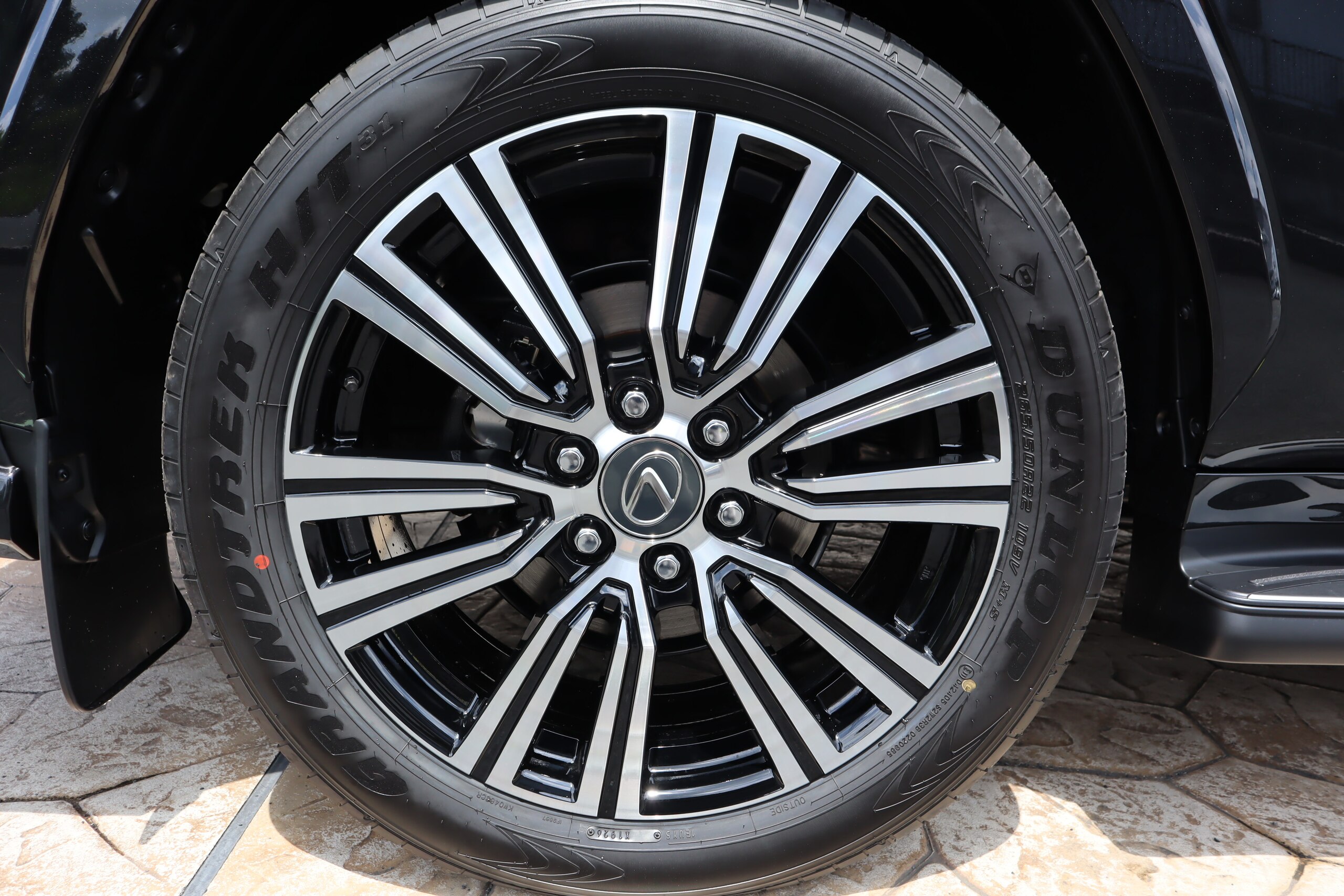 2026 Lexus LX 700h 4WD / Modellista, Mark Levinson & Rear Entertainment JDM for export from Japan