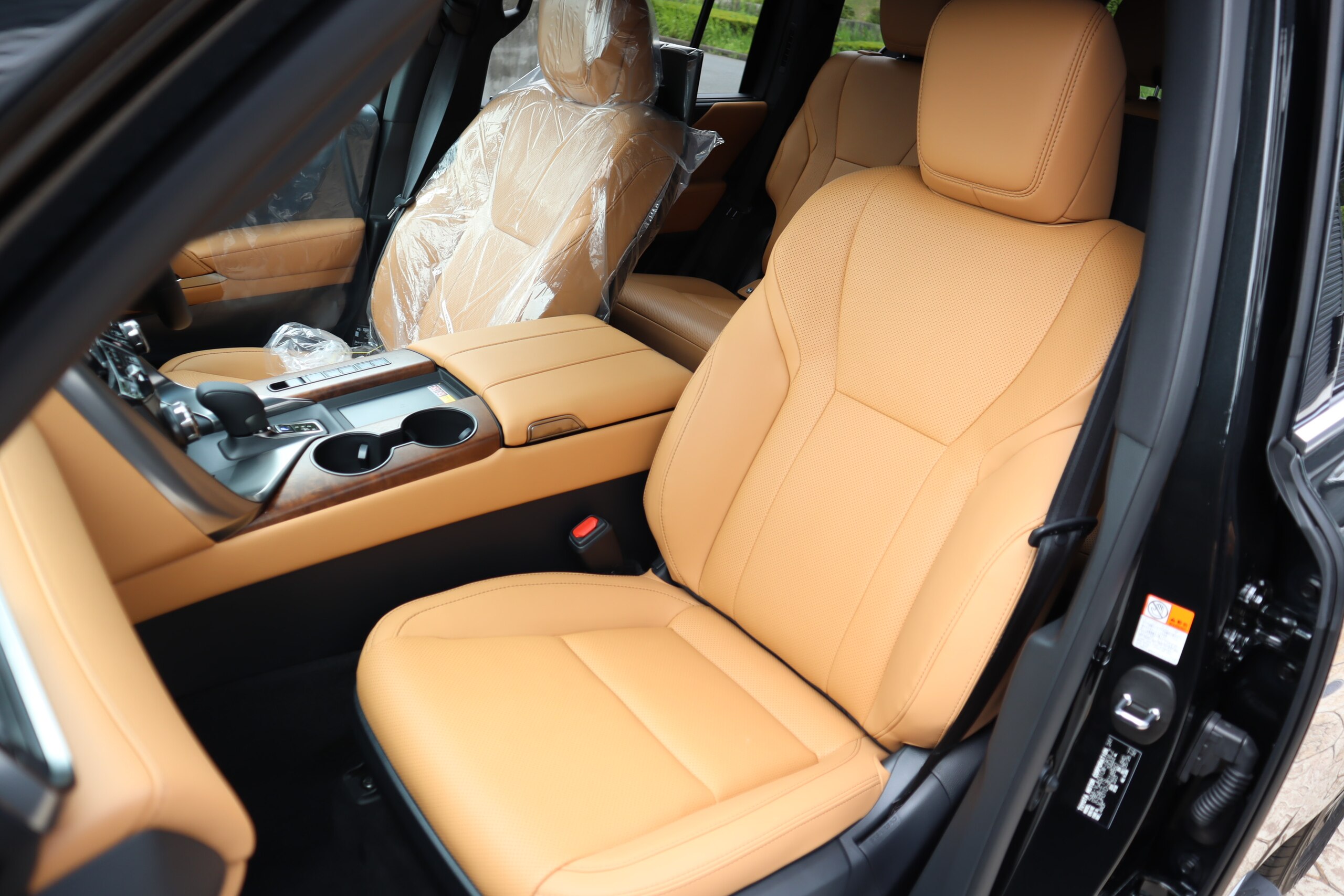 2026 Lexus LX 700h 4WD / Modellista, Mark Levinson & Rear Entertainment JDM for export from Japan
