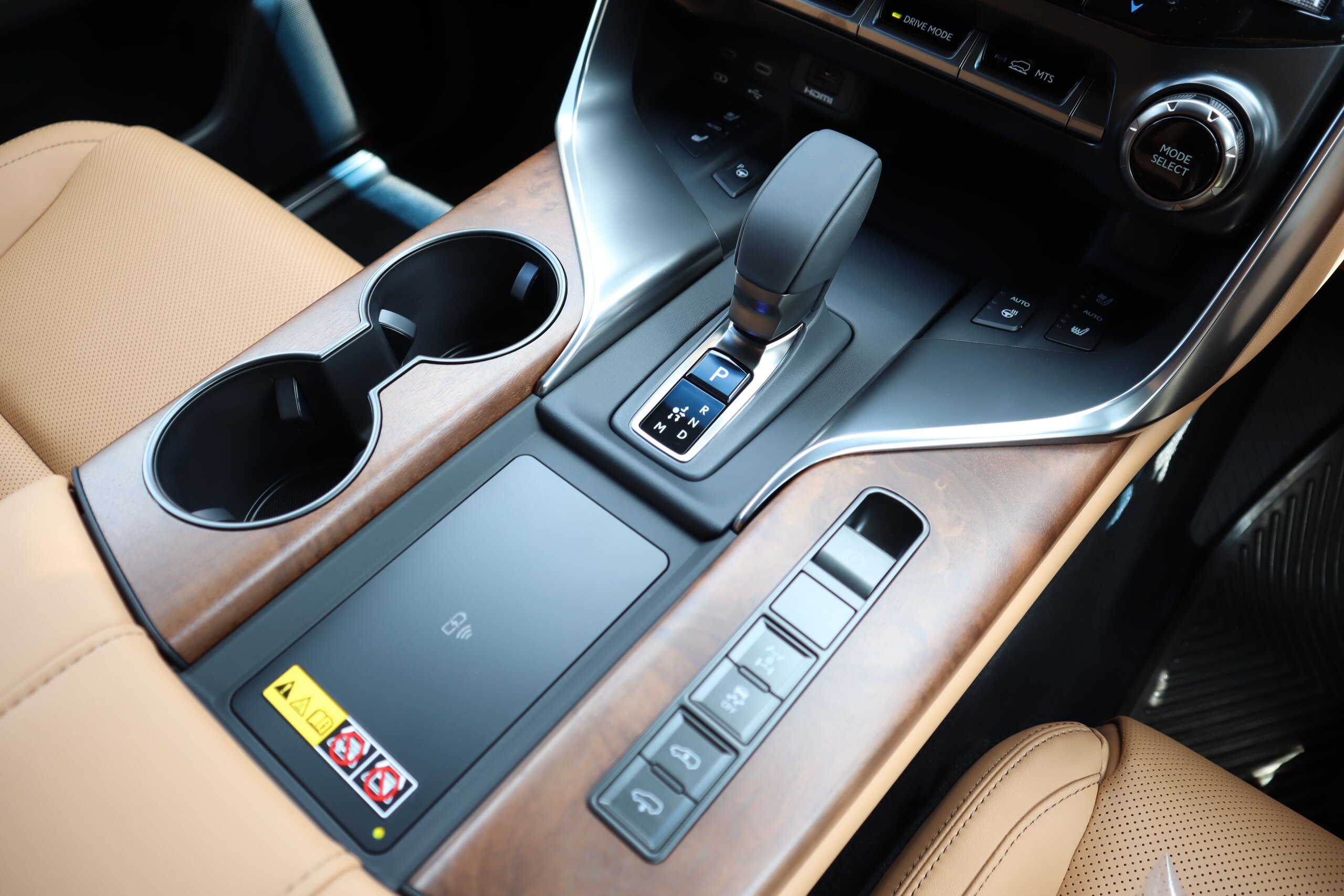 2026 Lexus LX 700h 4WD / Modellista, Mark Levinson & Rear Entertainment JDM for export from Japan