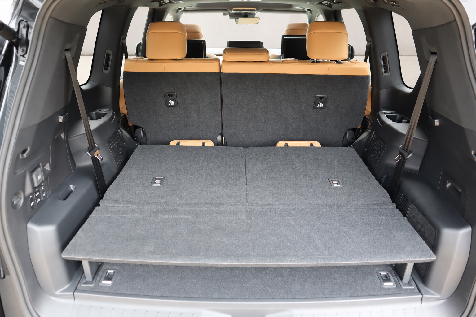 2026 Lexus LX 700h 4WD / Modellista, Mark Levinson & Rear Entertainment JDM for export from Japan