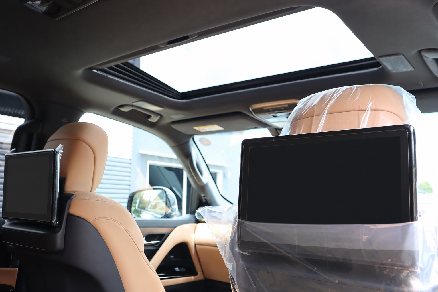 2026 Lexus LX 700h 4WD / Modellista, Mark Levinson & Rear Entertainment JDM for export from Japan