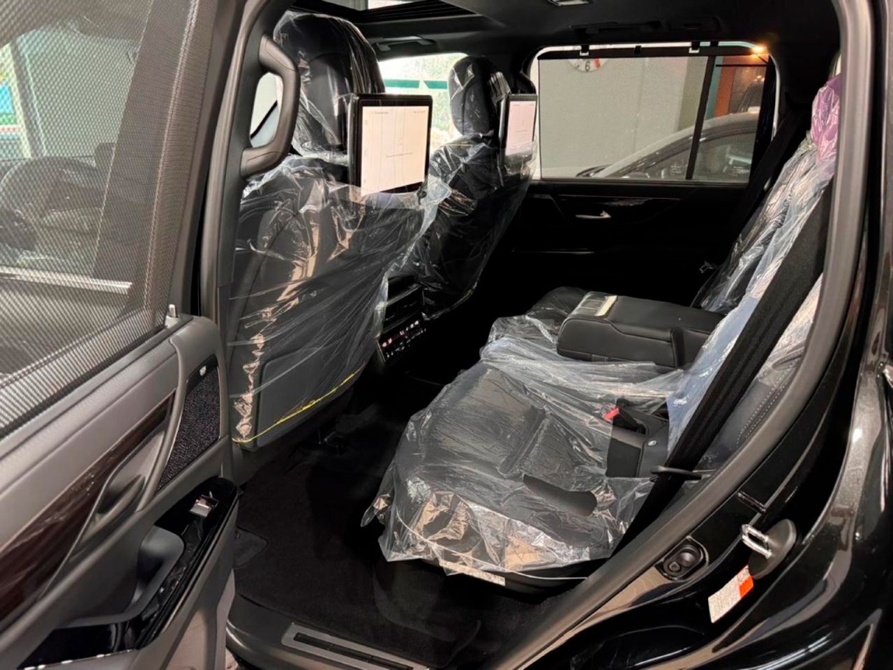 2026 Lexus LX600 Urban LHD 4WD 3.5L V6 Twin Turbo Black/Black for export from Japan