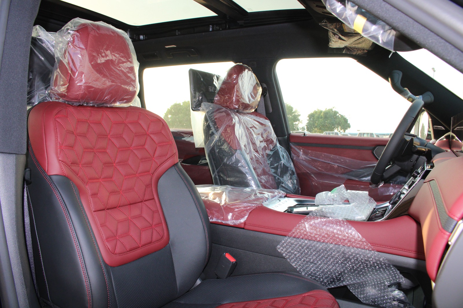 2026 Nissan Patrol Y63 LE Platinum City / 3.5L 4WD LHD / Black - Burgundy for export from Japan