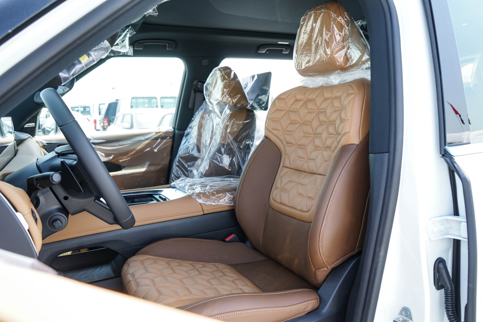 2026 Nissan Patrol Y63 LE Platinum City / 3.5L 4WD LHD / White - Tan for export from Japan