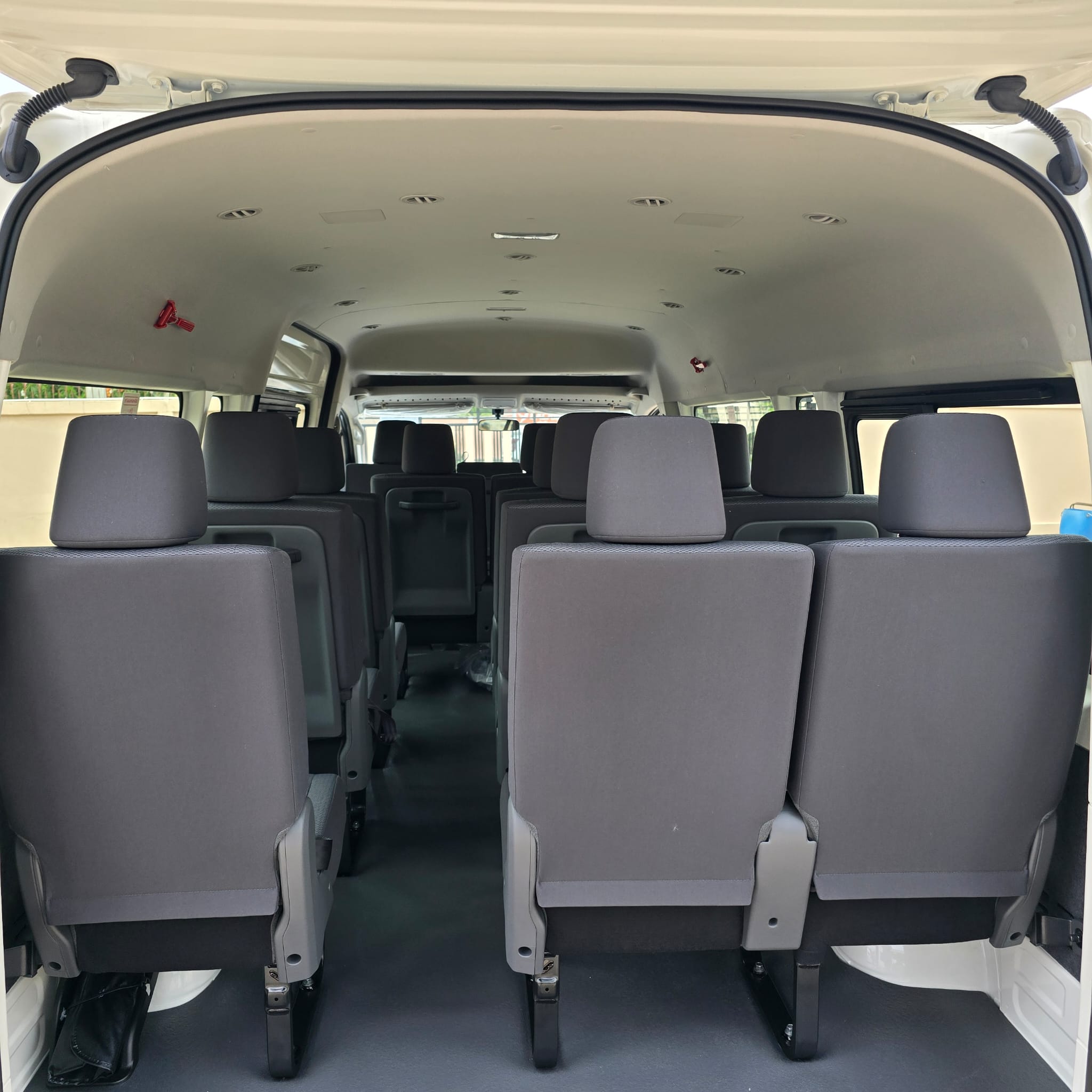 2026 Toyota Hiace Commuter 2.8 Diesel AT High Roof 15-Seater RHD for export from Japan