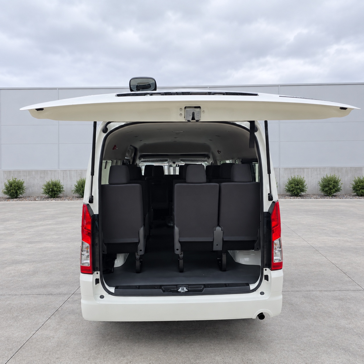 2026 Toyota Hiace Commuter 2.8 Diesel AT High Roof 15-Seater RHD for export from Japan