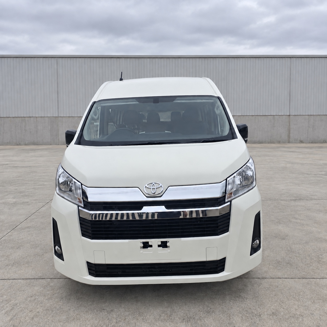 2026 Toyota Hiace Commuter 2.8 Diesel AT High Roof 15-Seater RHD for export from Japan