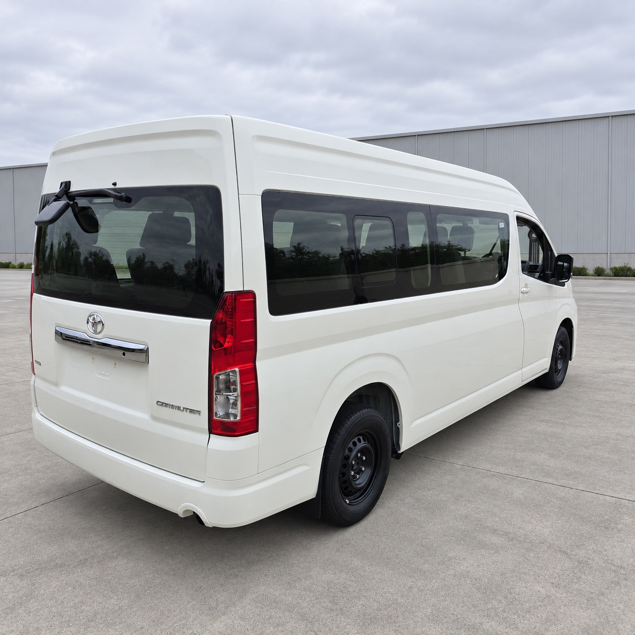 2026 Toyota Hiace Commuter 2.8 Diesel AT High Roof 15-Seater RHD for export from Japan